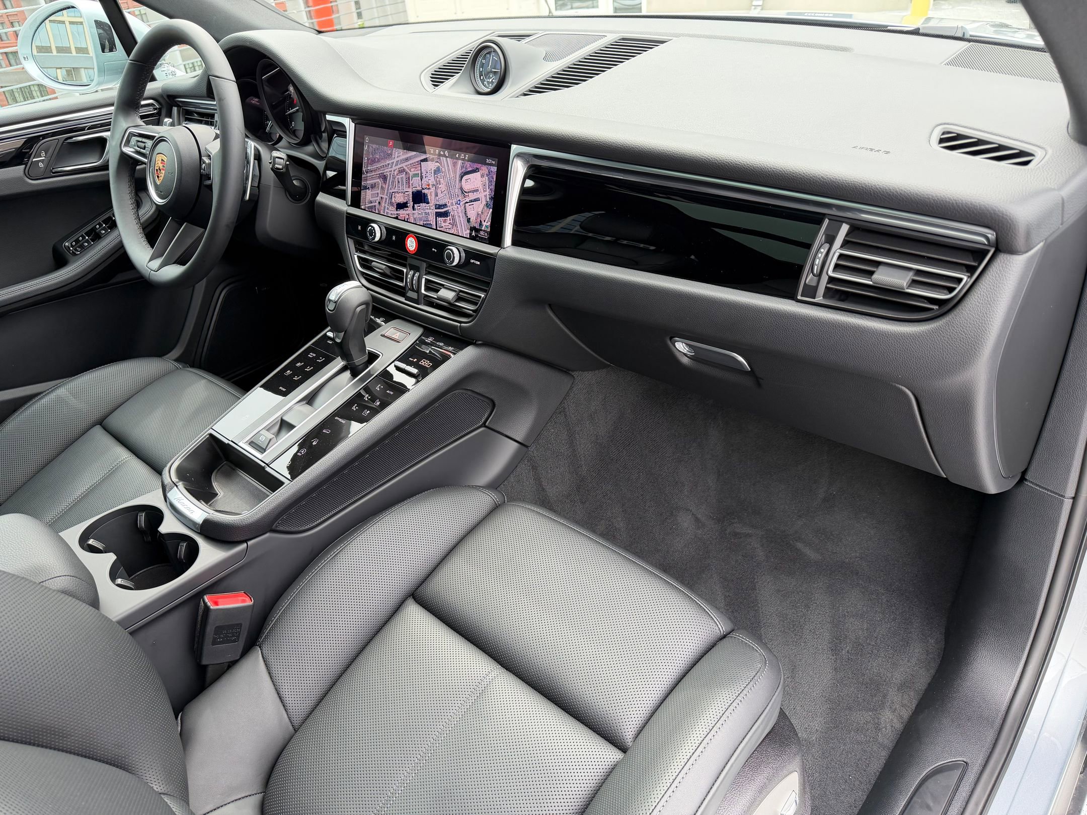 2026 Porsche Macan - Photo 17