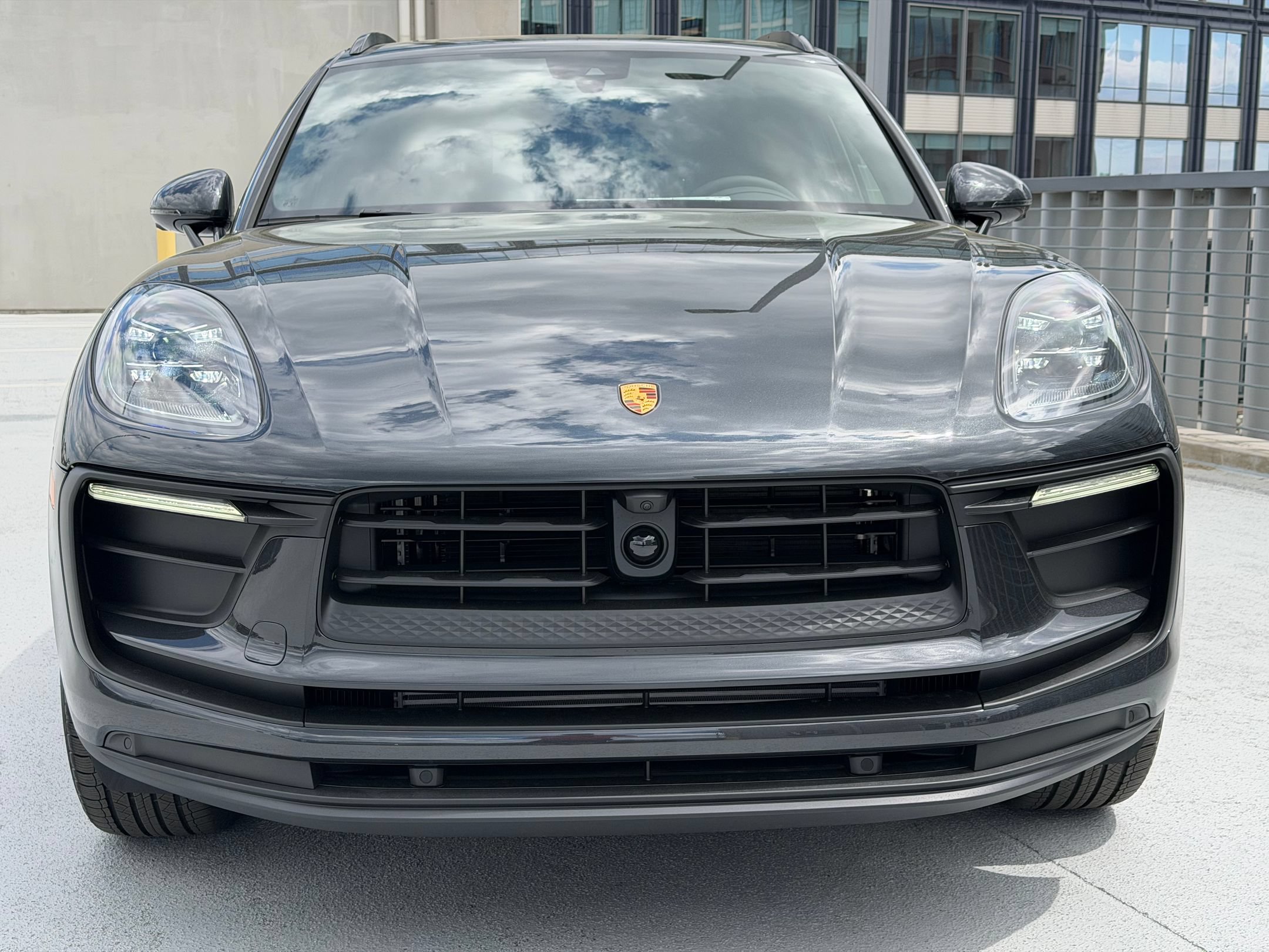 2026 Porsche Macan T - Photo 10