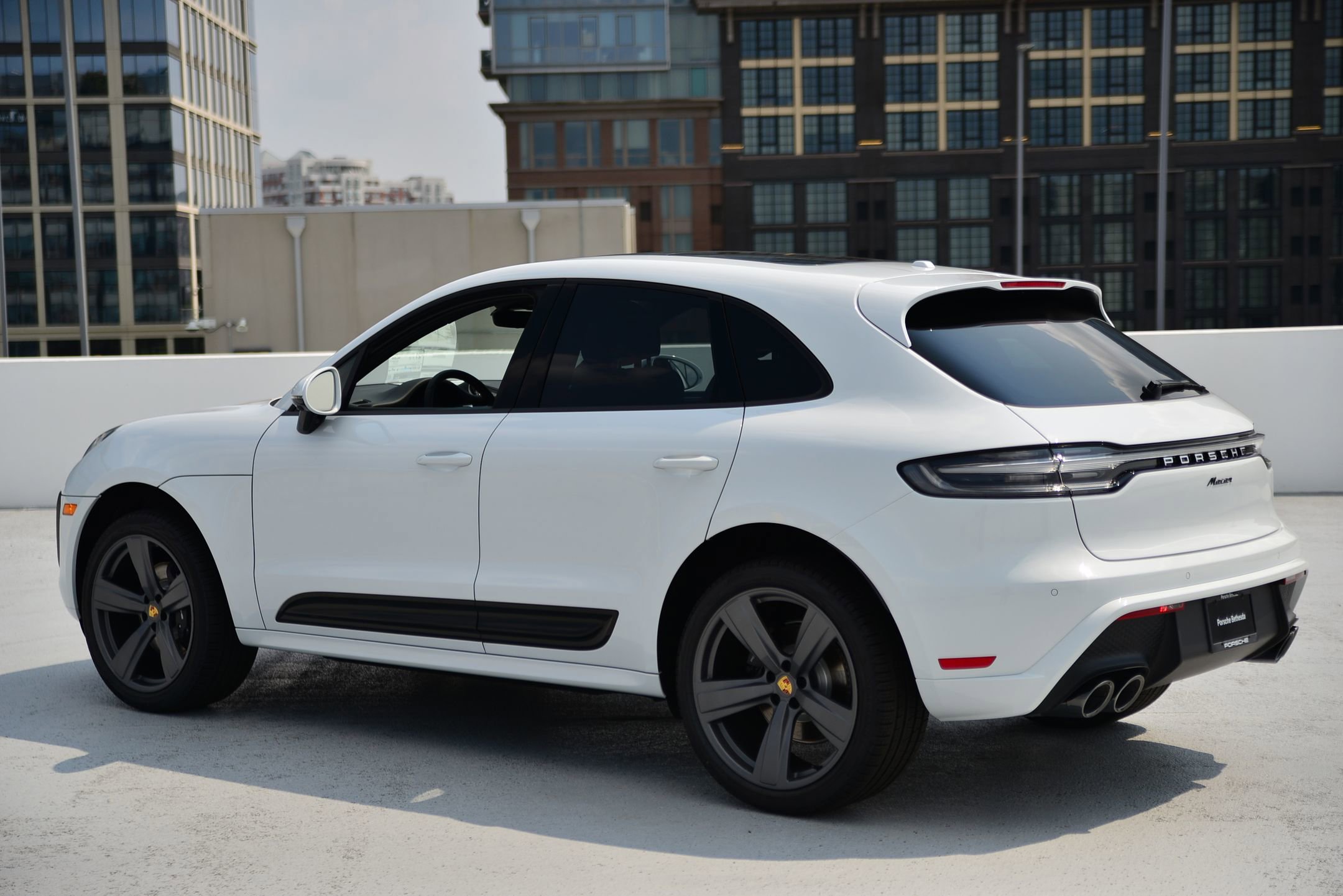 2026 Porsche Macan T photo 3