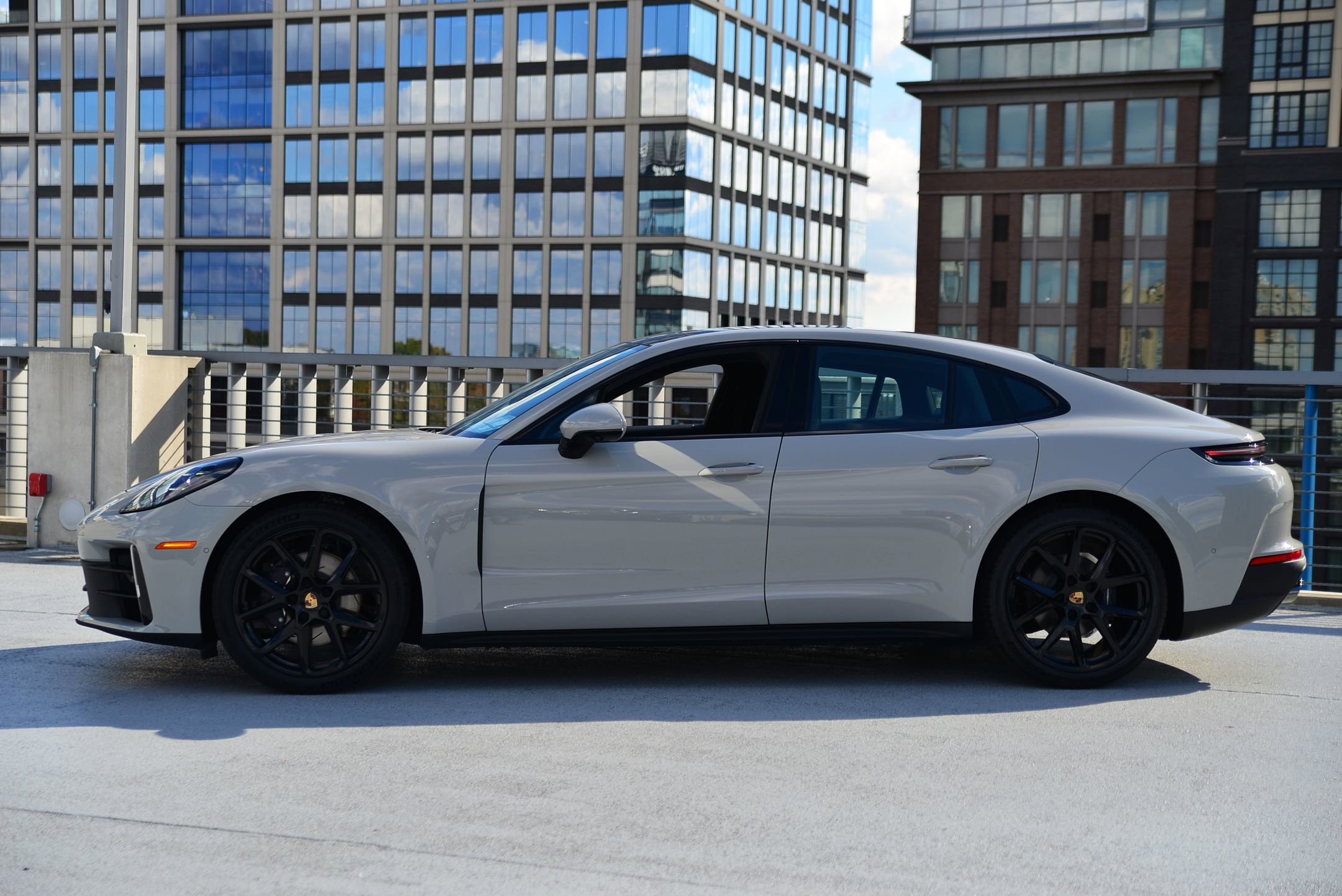 2026 Porsche Panamera 4 photo 2