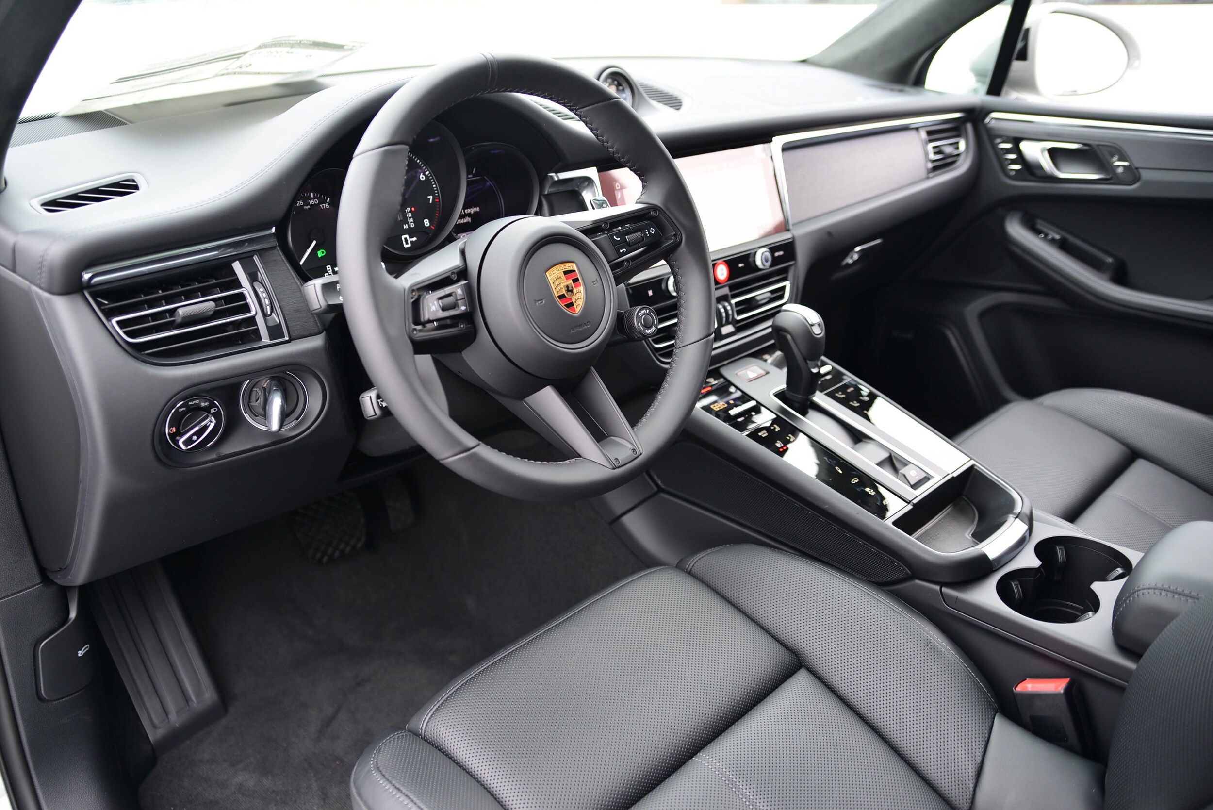 2025 Porsche Macan GTS photo 4