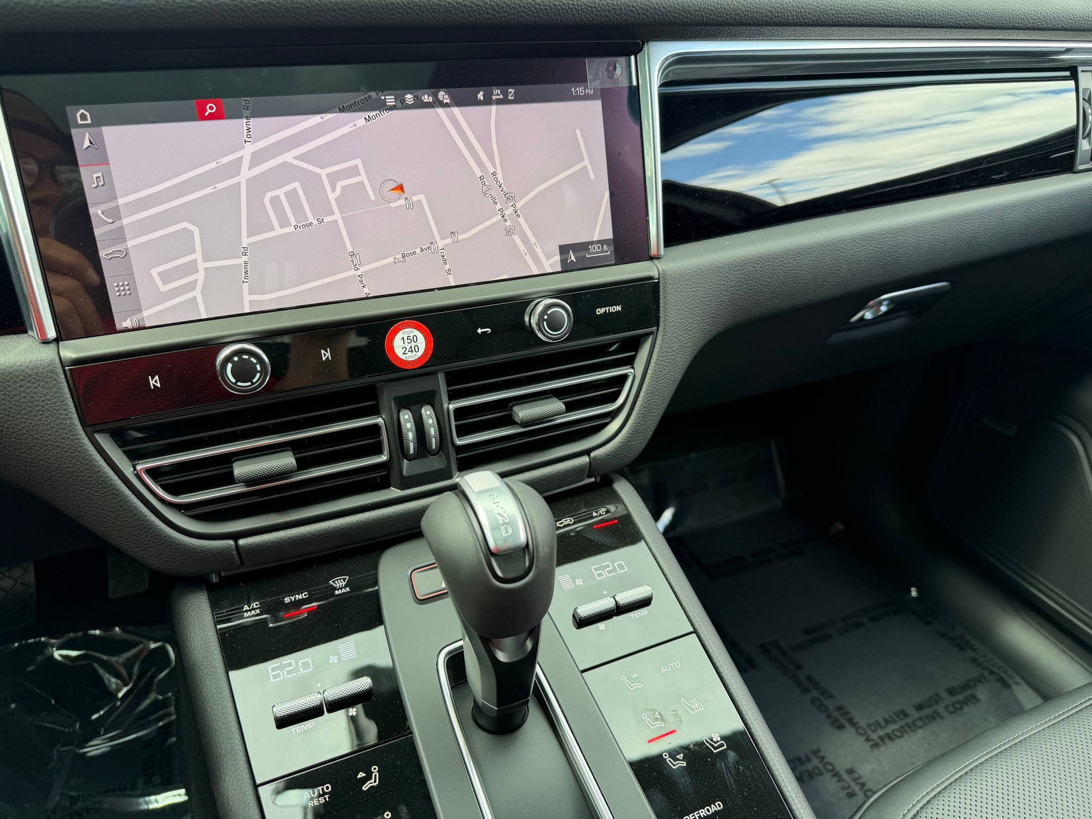 2026 Porsche Macan T - Photo 25