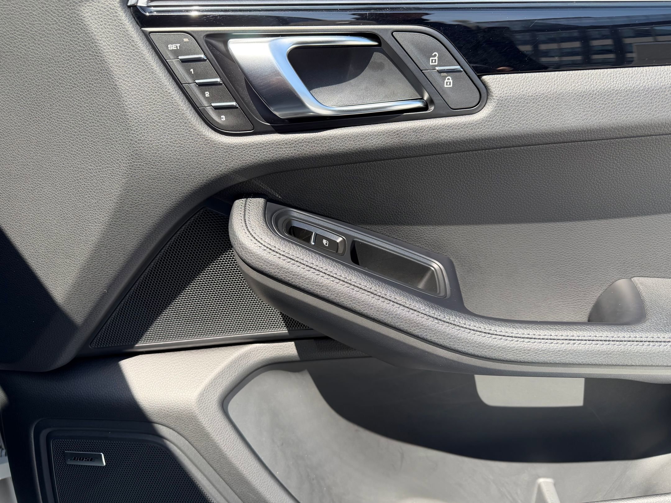 2026 Porsche Macan - Photo 18