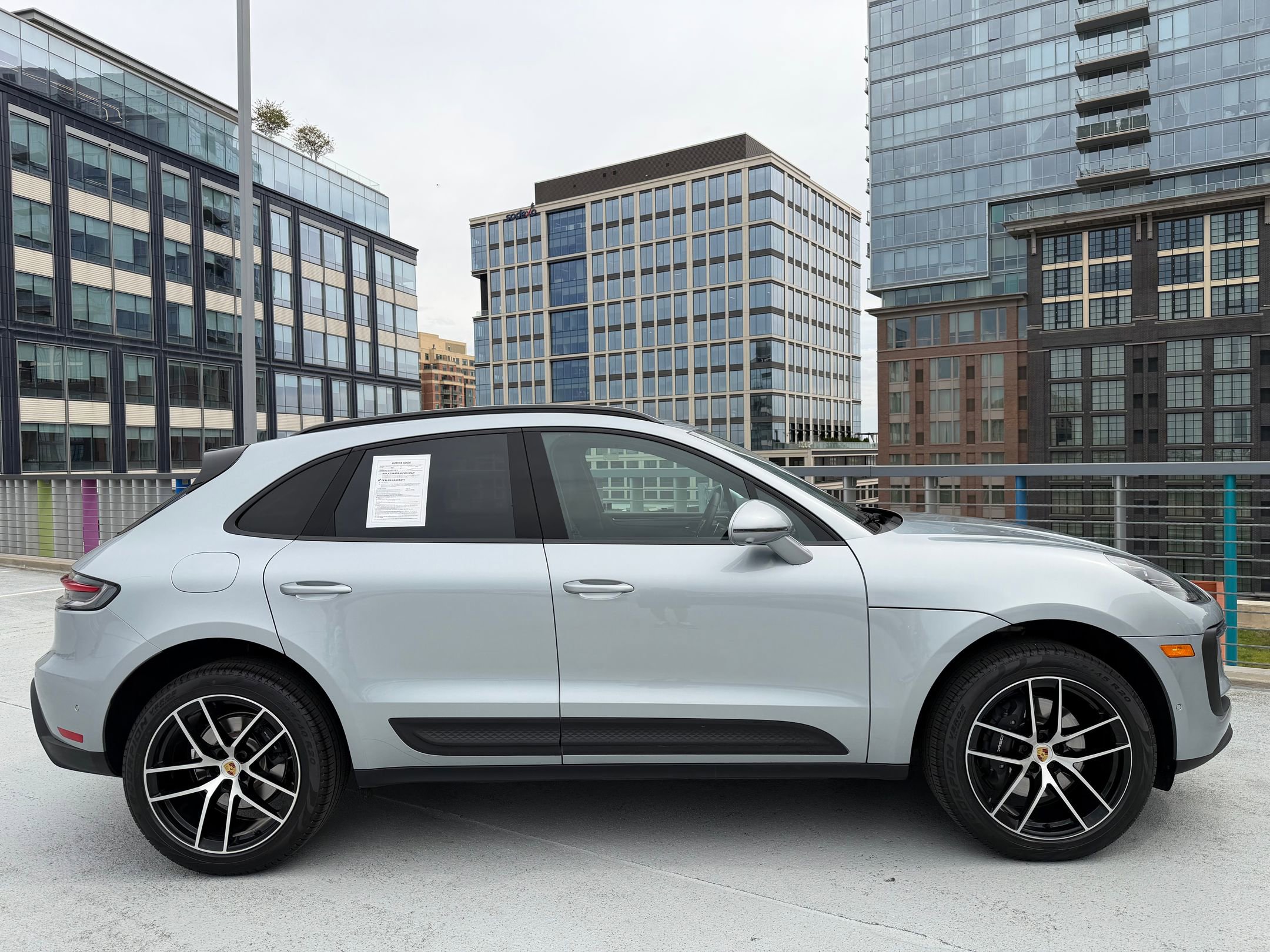 2026 Porsche Macan - Photo 8