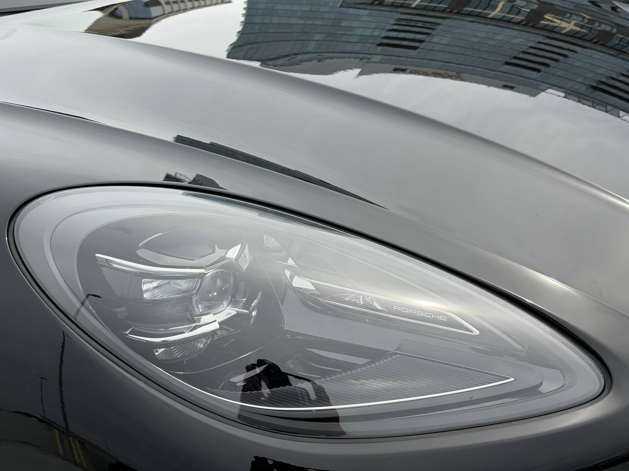 2026 Porsche Macan T - Photo 12