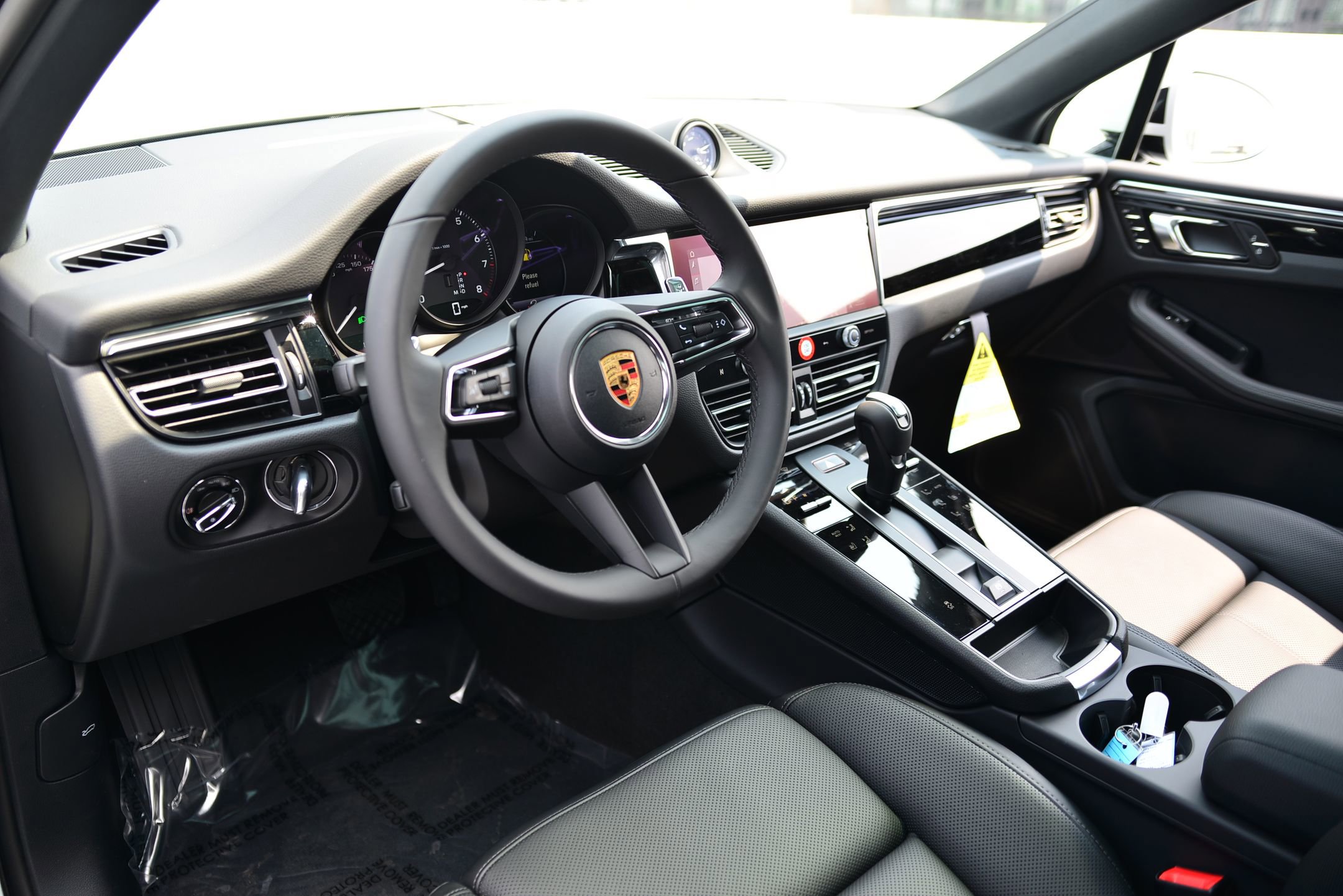 2026 Porsche Macan T photo 4