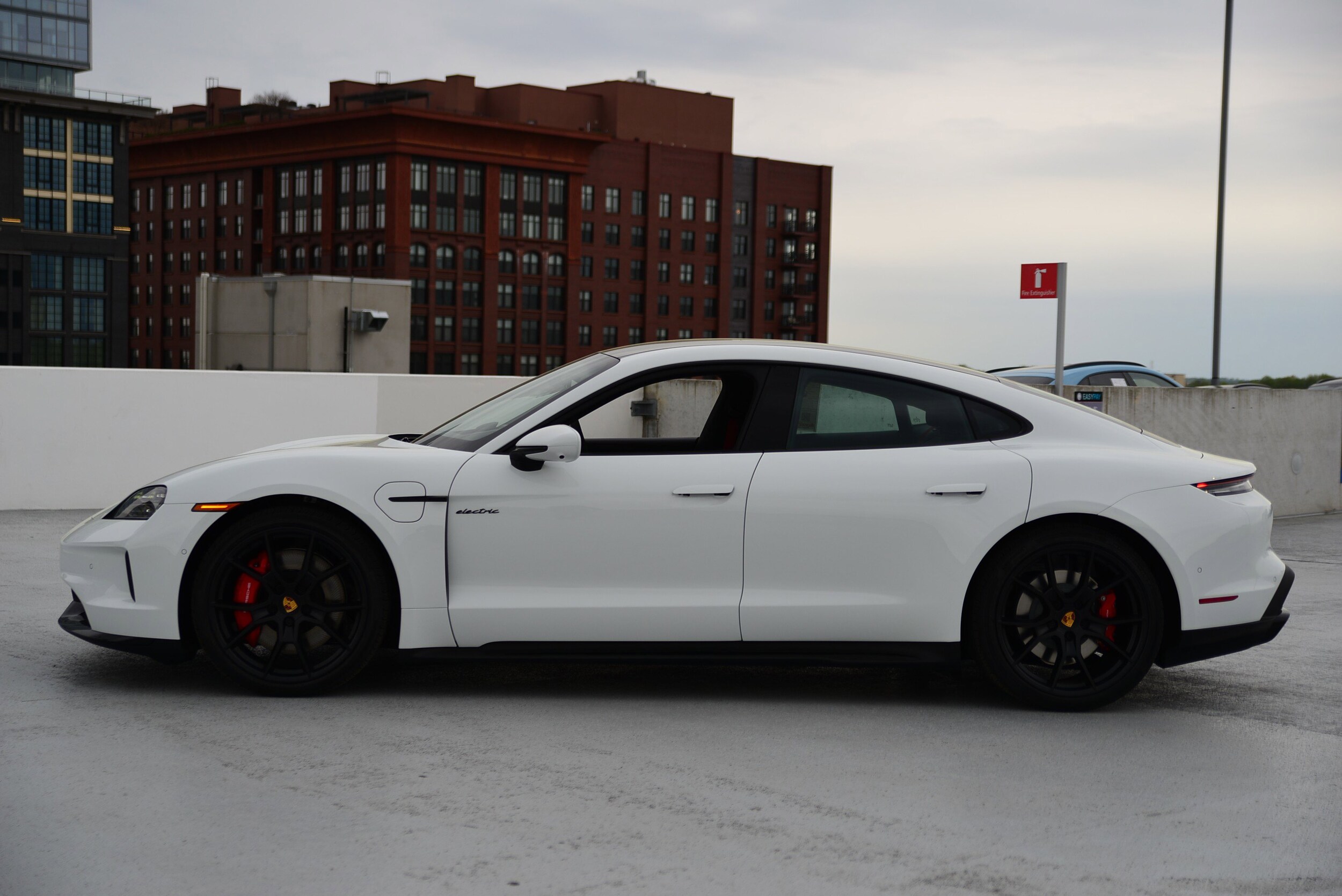 2025 Porsche Taycan GTS photo 2