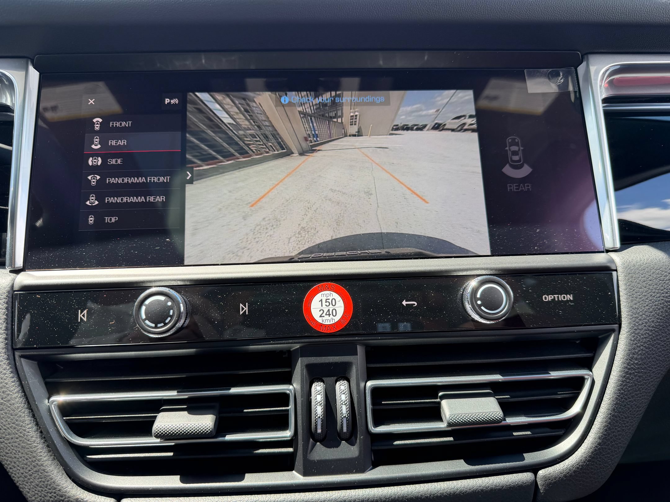 2026 Porsche Macan T - Photo 30