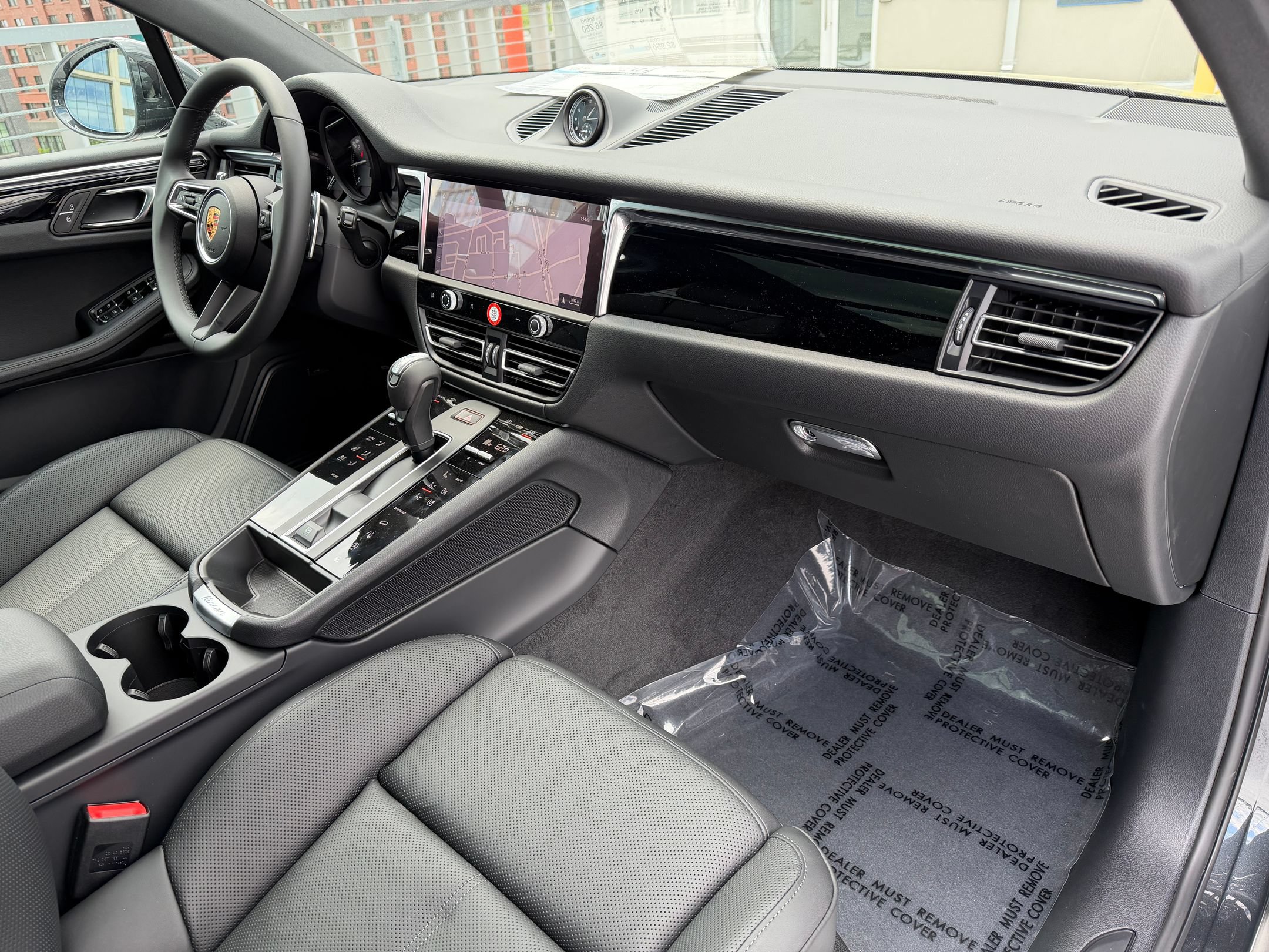 2026 Porsche Macan T - Photo 17