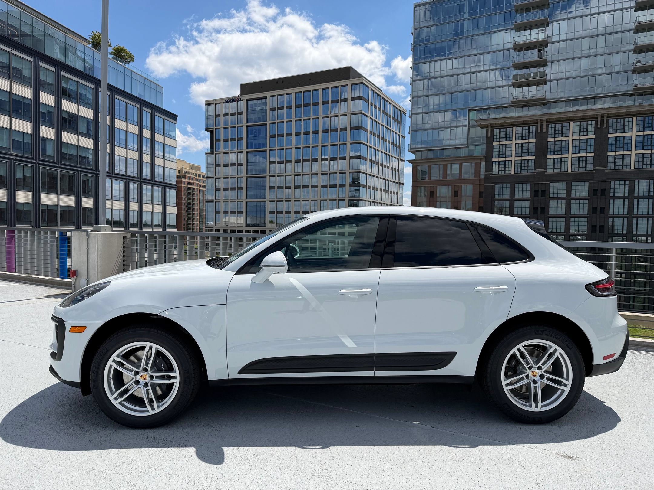 2026 Porsche Macan T - Photo 2