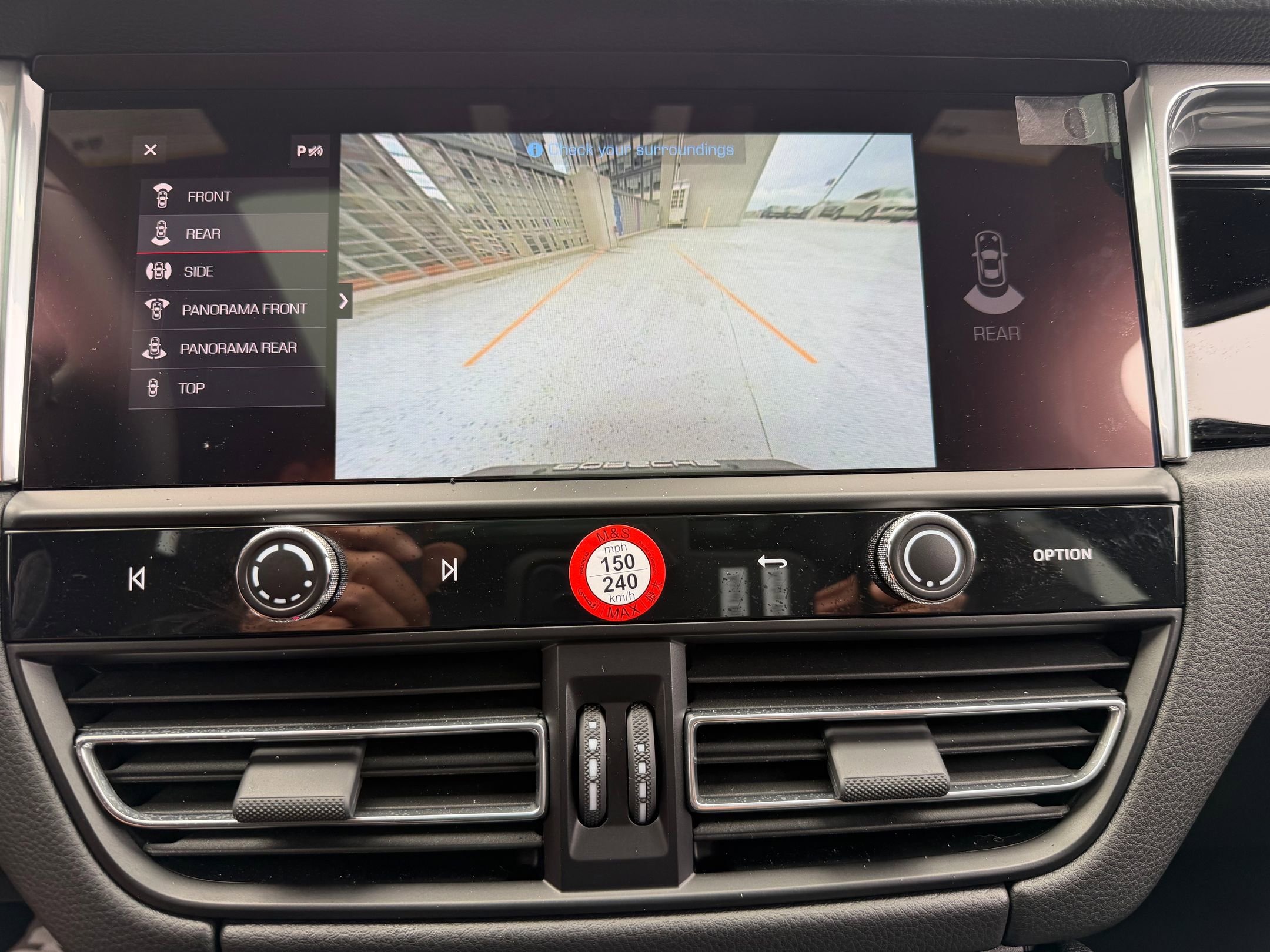 2026 Porsche Macan T - Photo 29