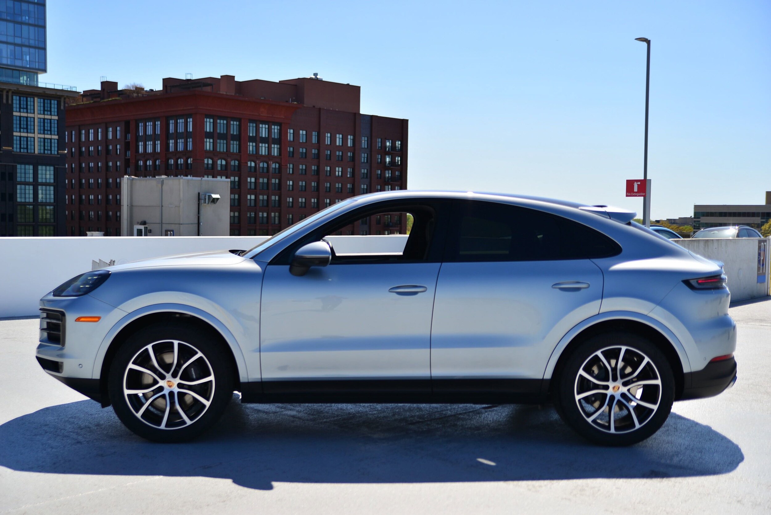2025 Porsche Cayenne Coupe photo 2