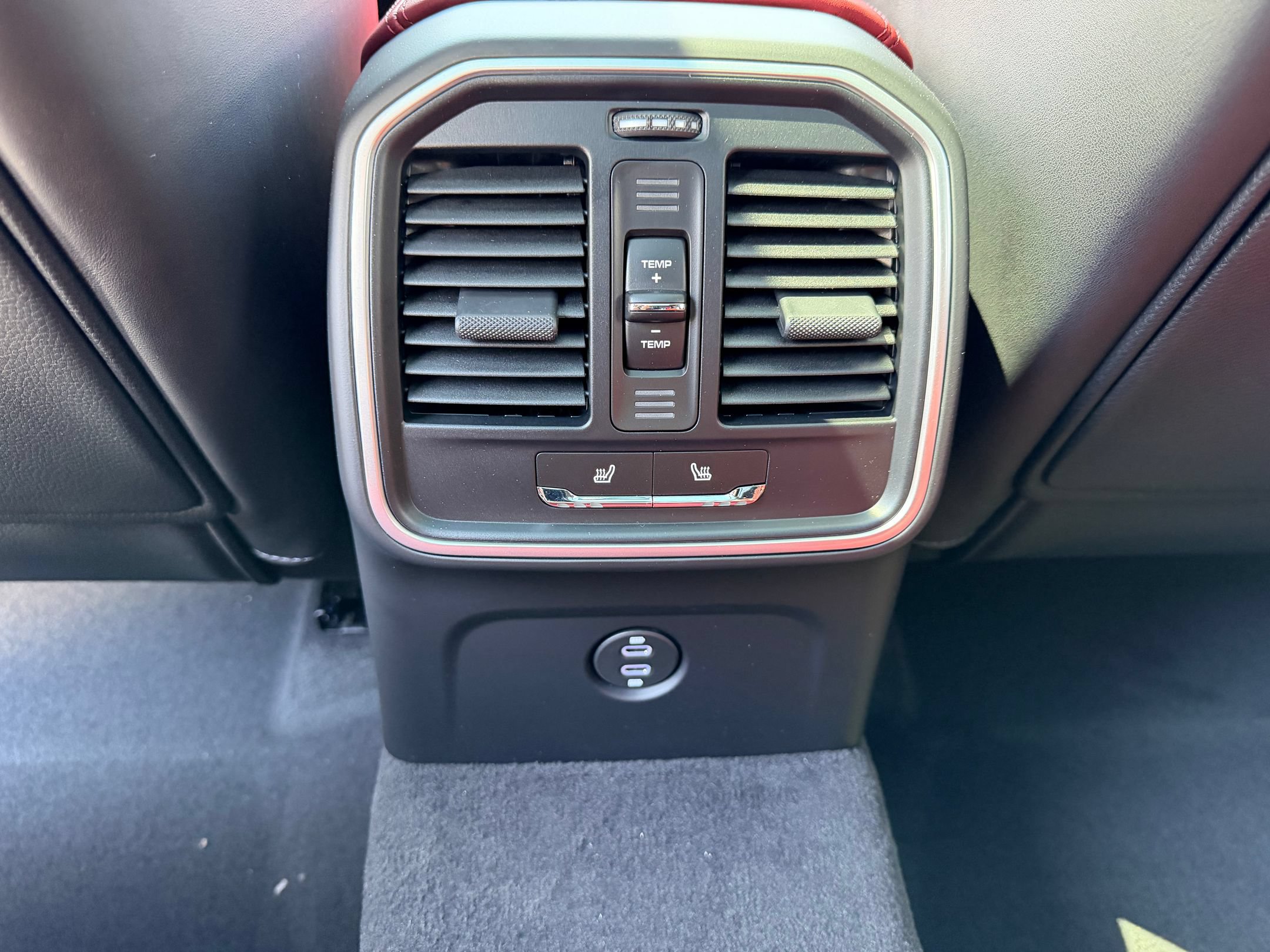 2026 Porsche Macan T - Photo 23
