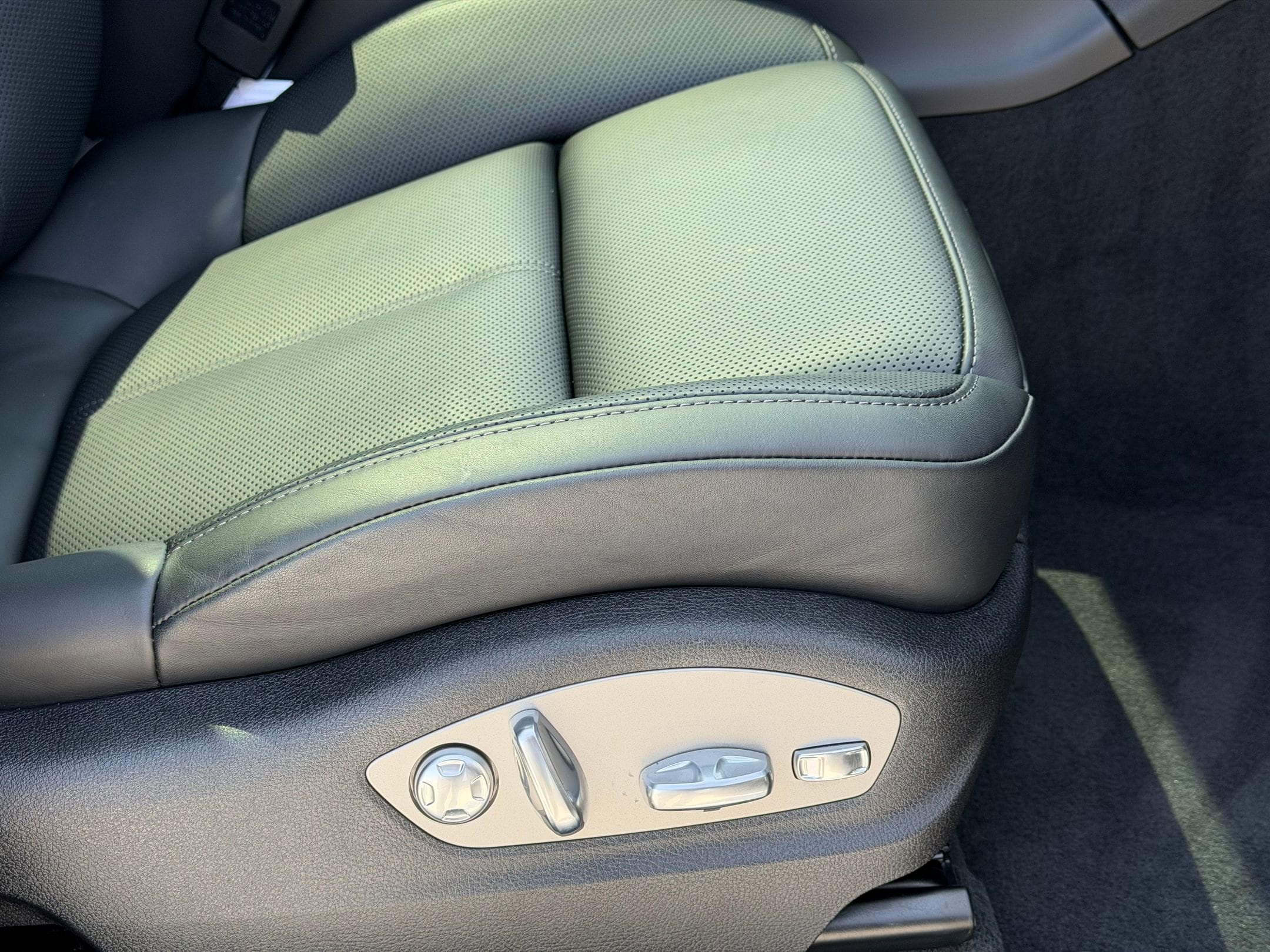2026 Porsche Macan - Photo 16