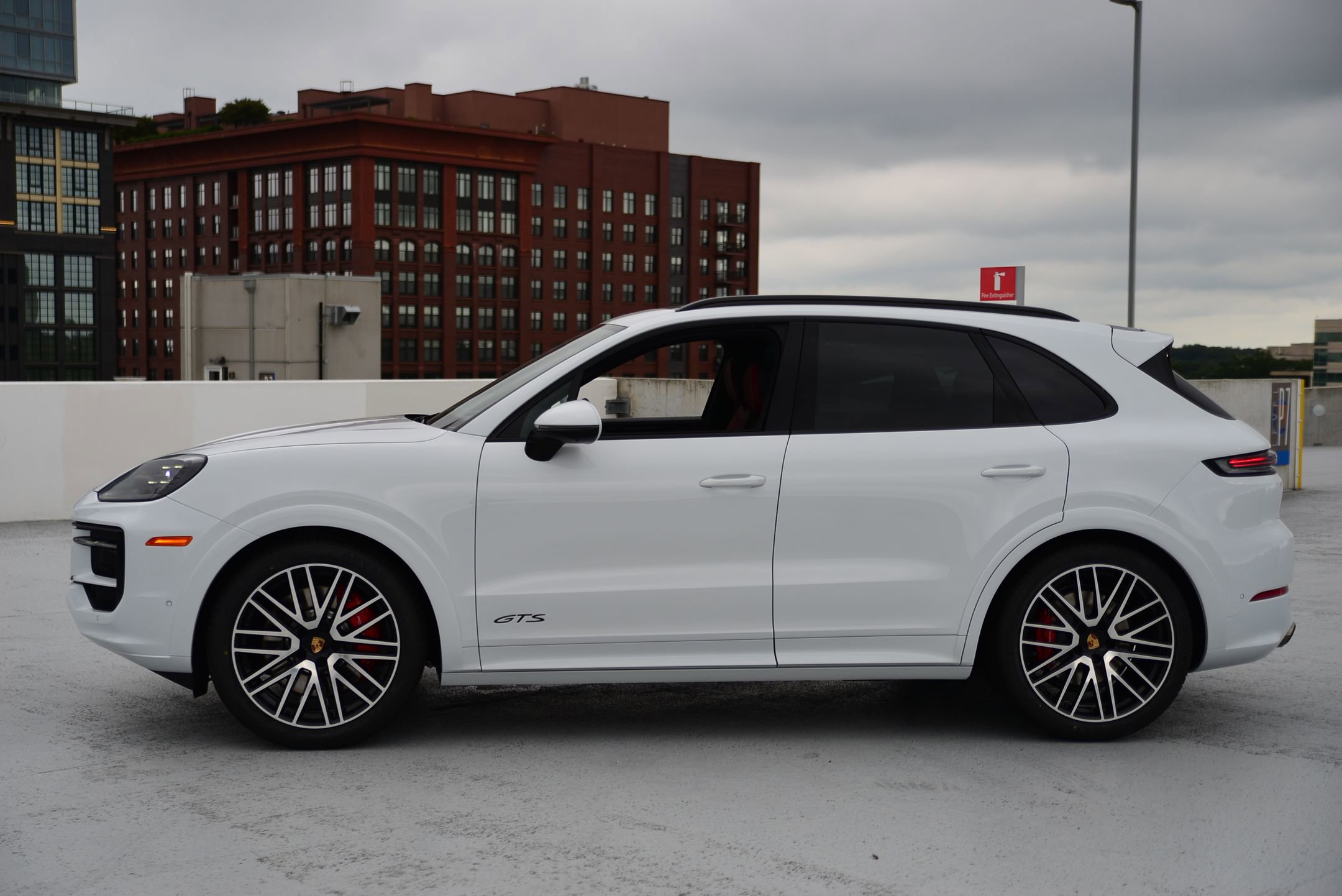 2026 Porsche Cayenne GTS photo 2