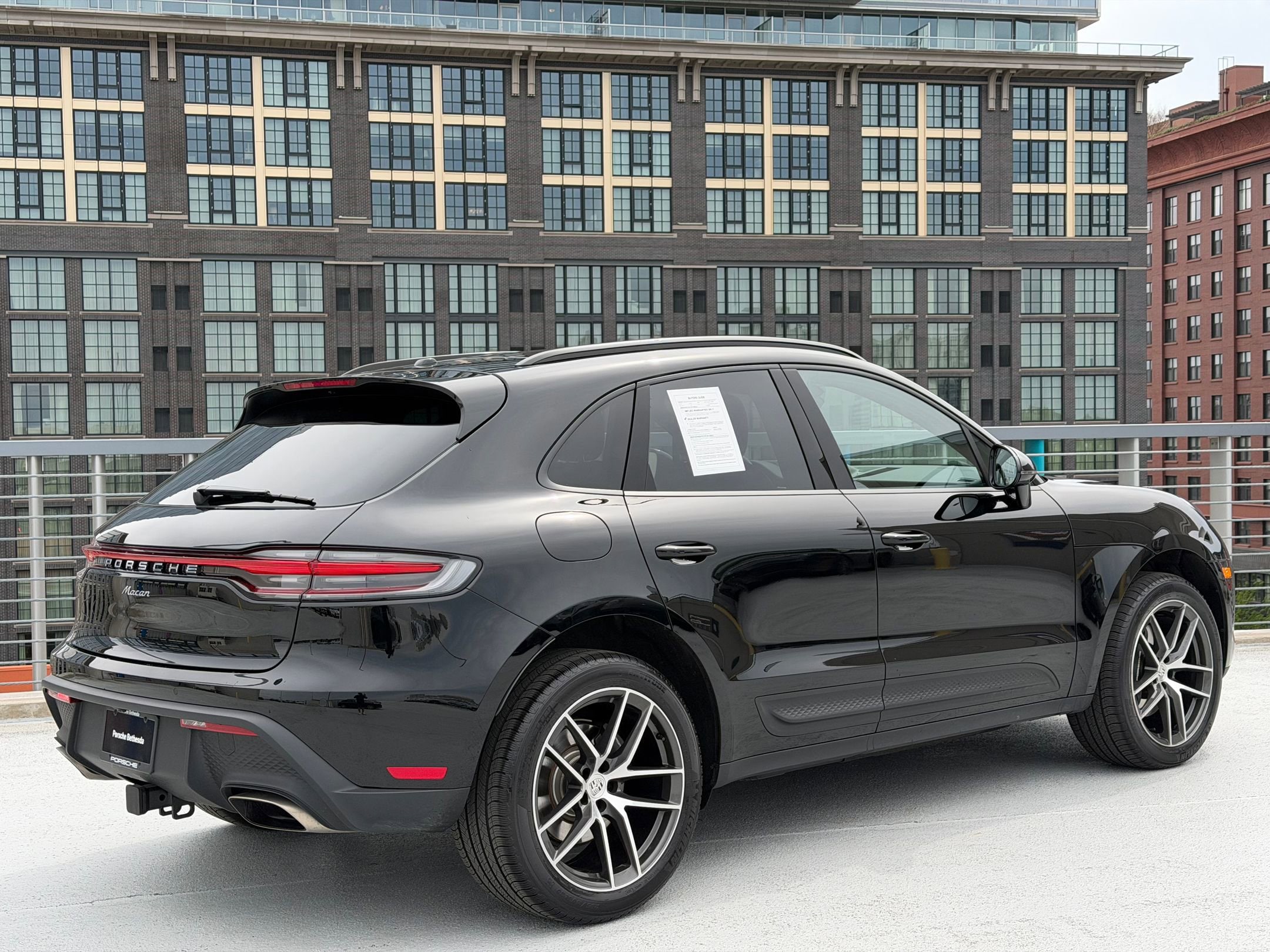 2026 Porsche Macan T - Photo 7