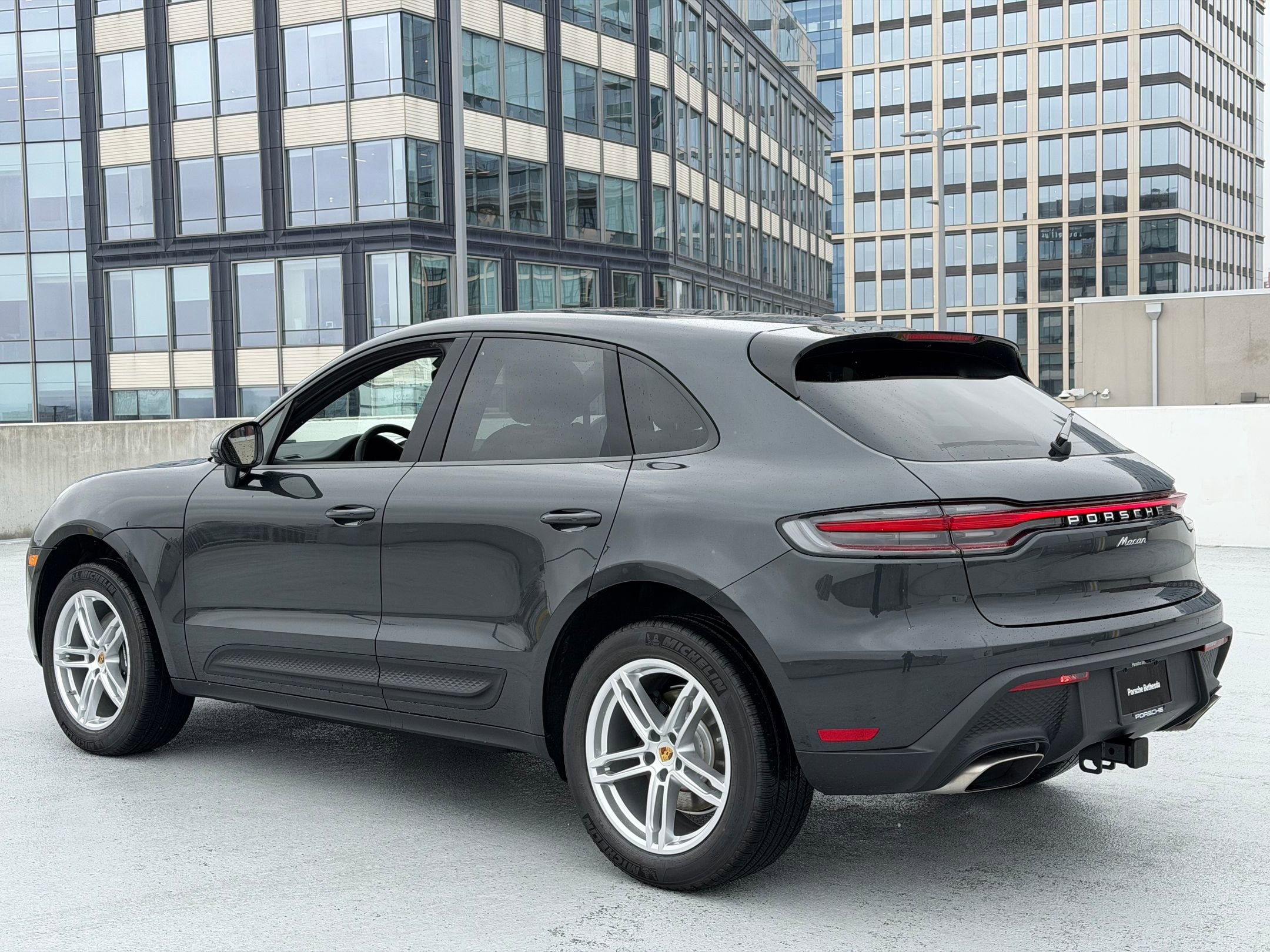 2026 Porsche Macan T - Photo 3
