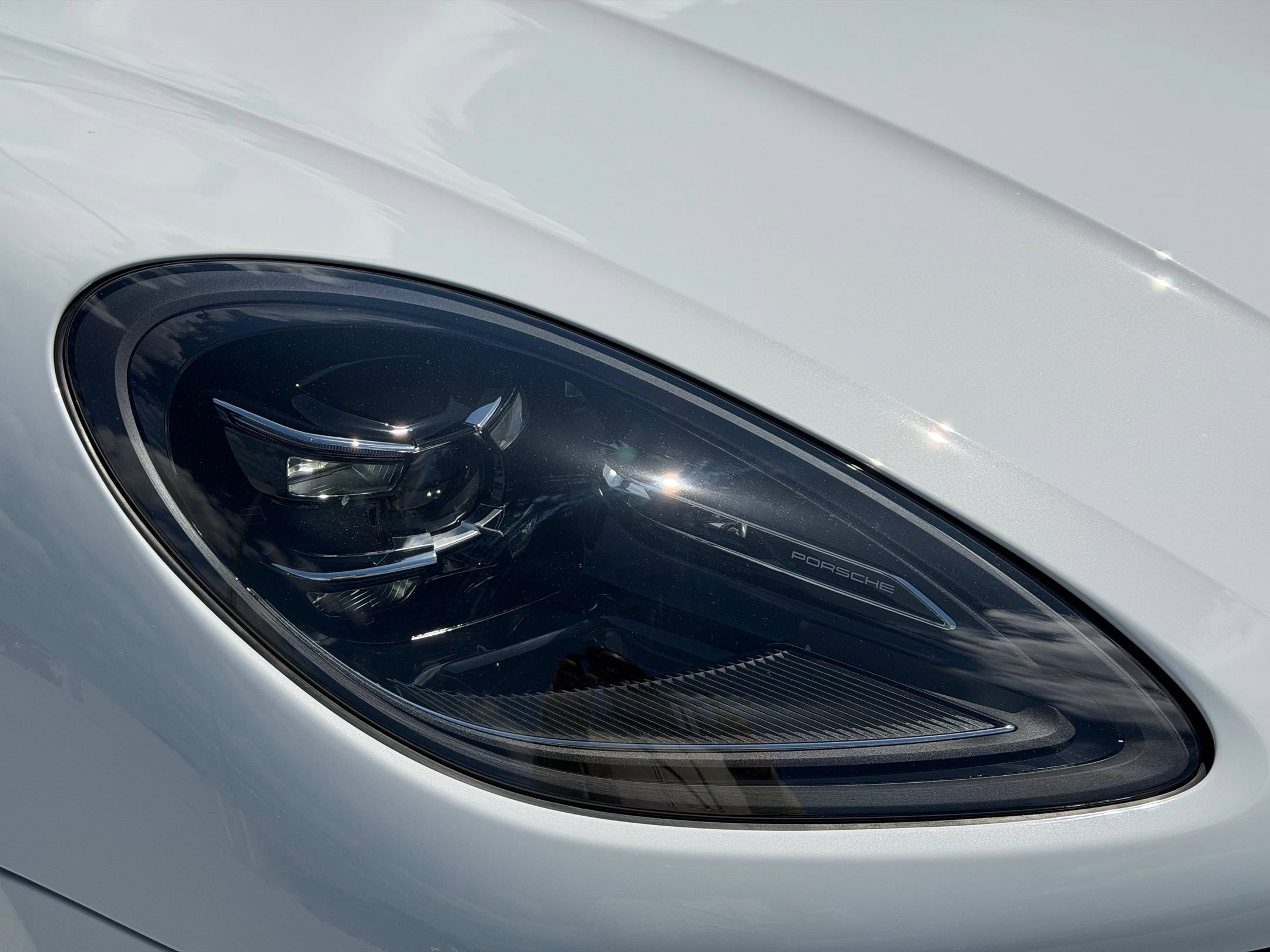 2026 Porsche Macan T - Photo 12