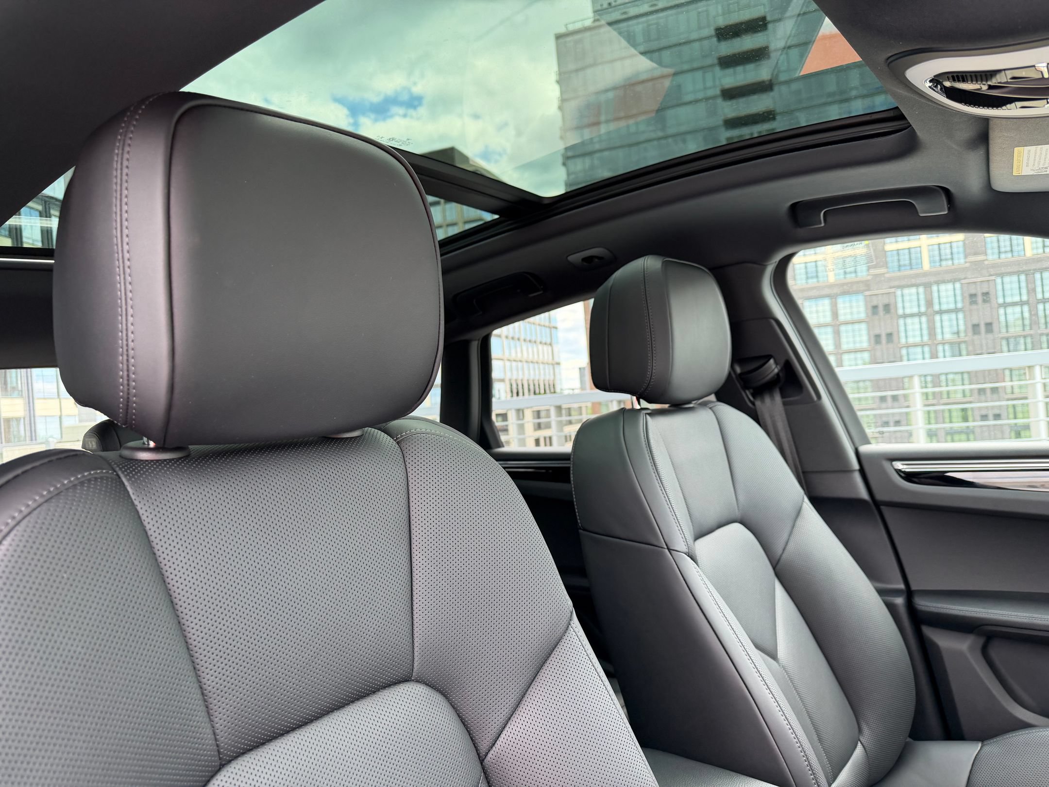 2026 Porsche Macan T - Photo 13