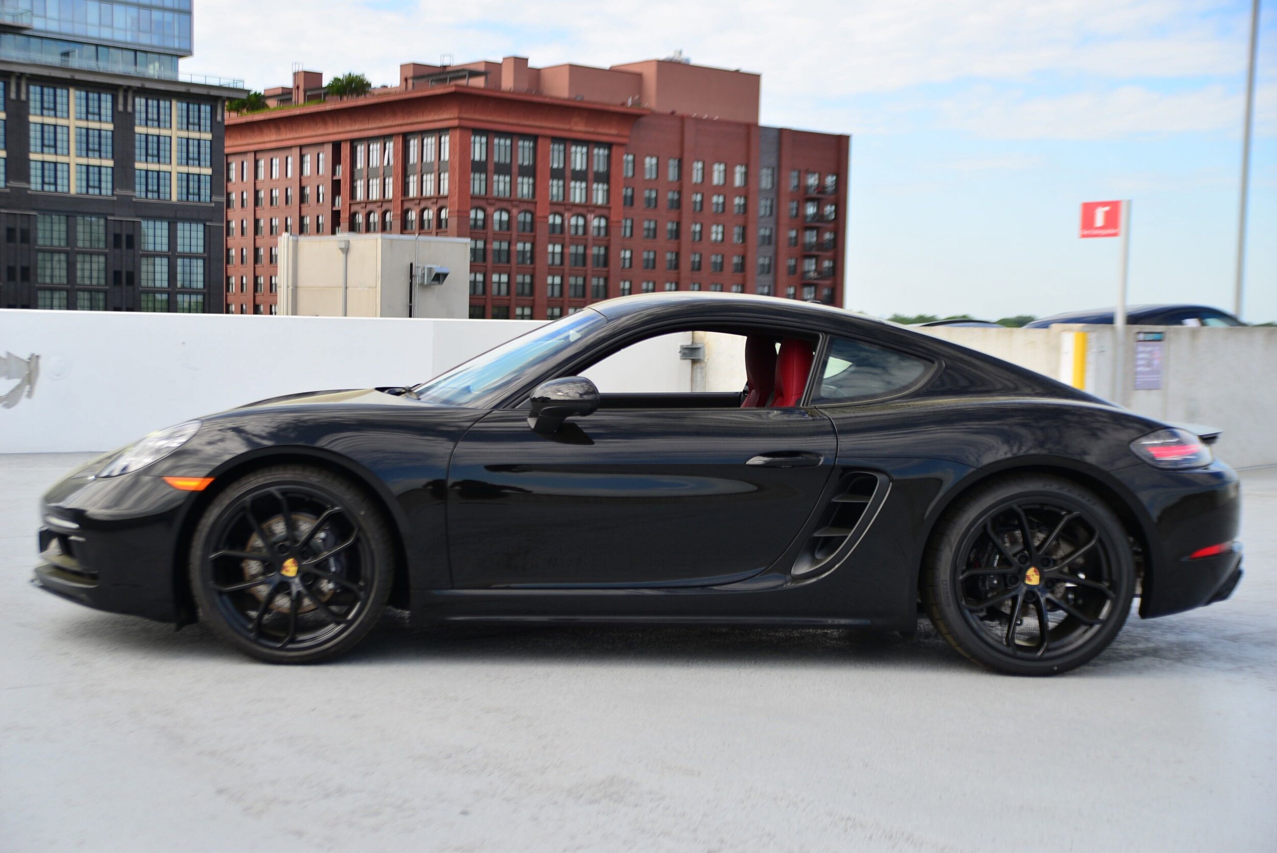 2025 Porsche Cayman Base photo 2