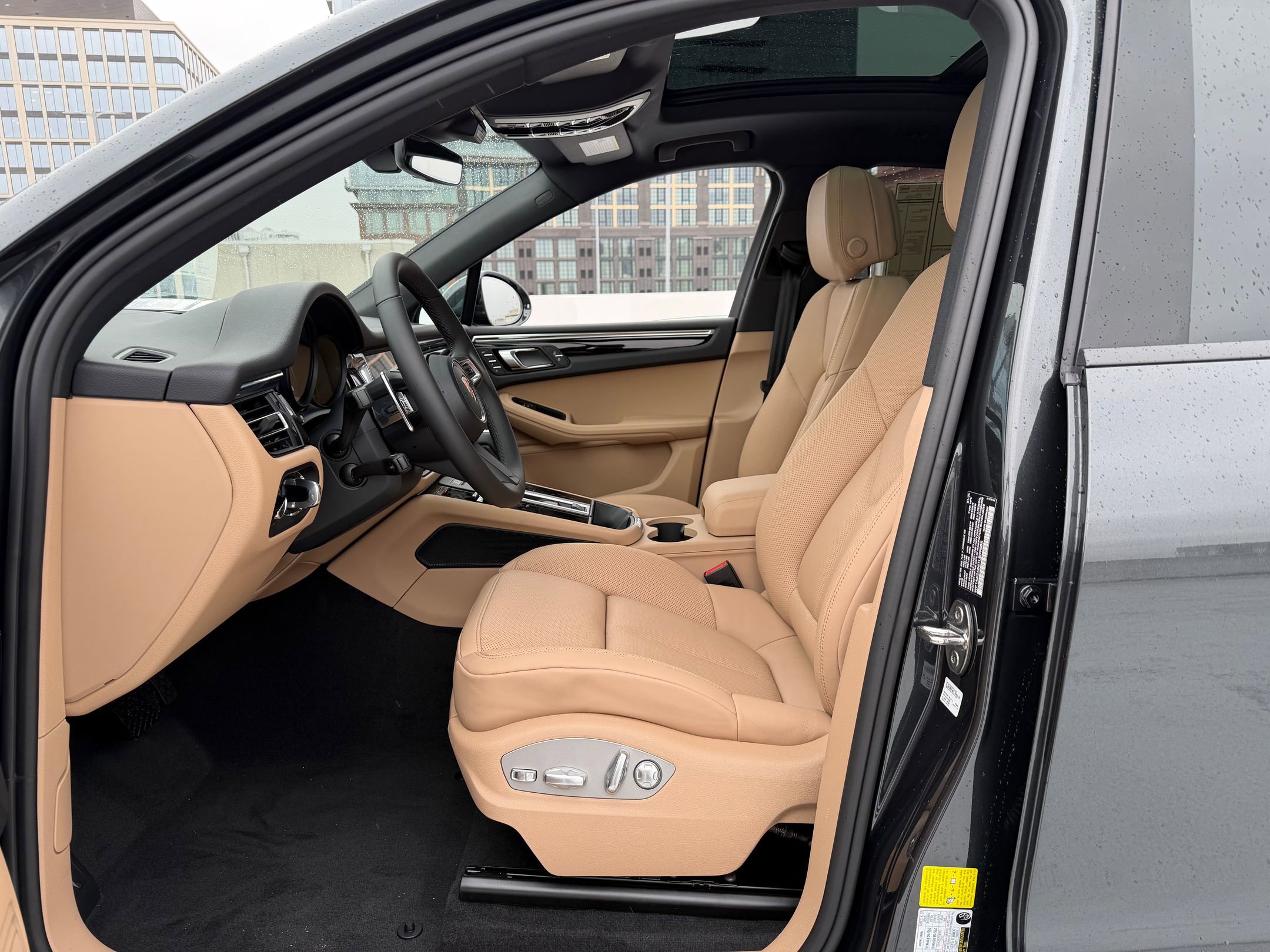 2026 Porsche Macan T - Photo 24