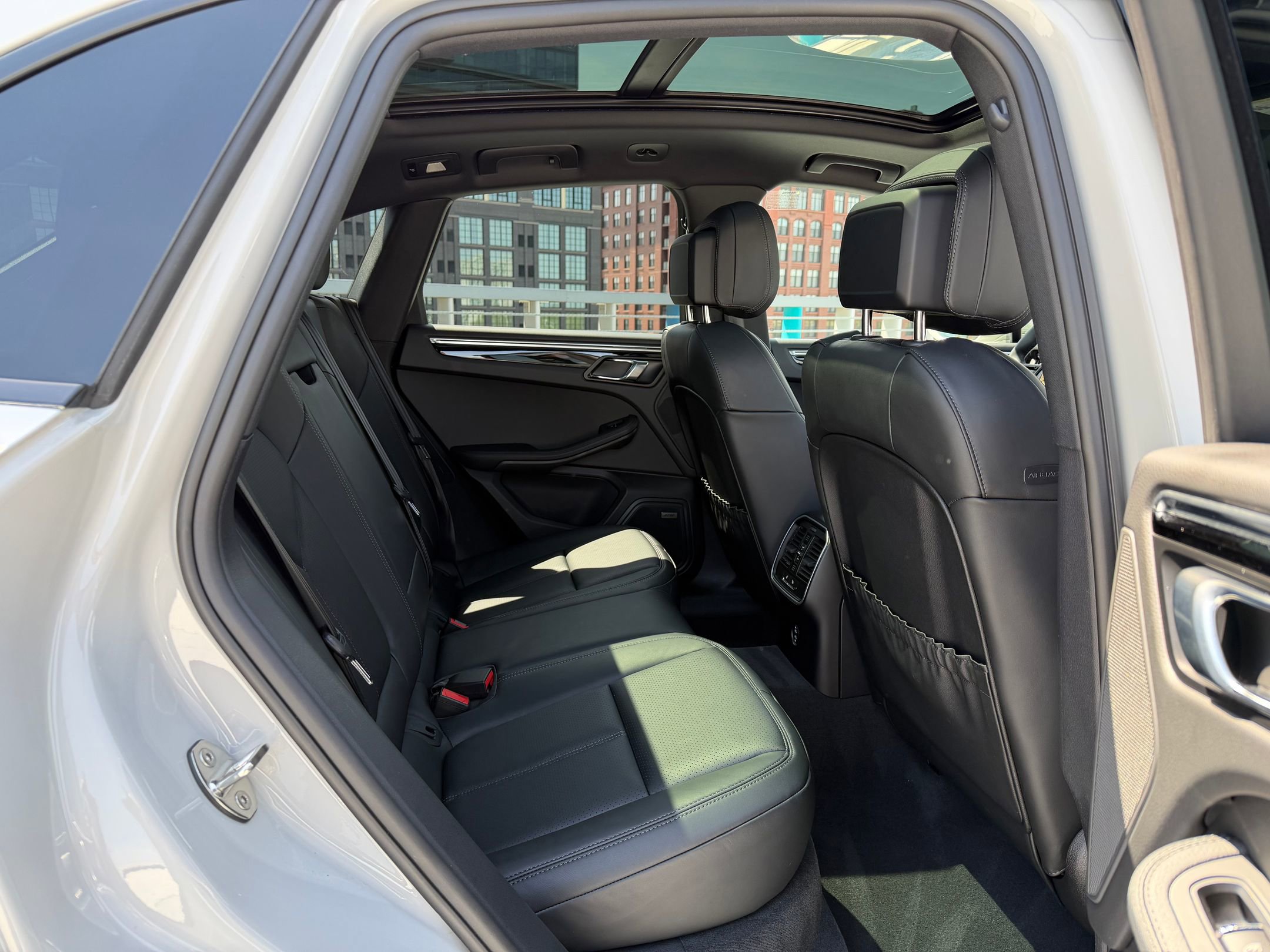 2026 Porsche Macan - Photo 20