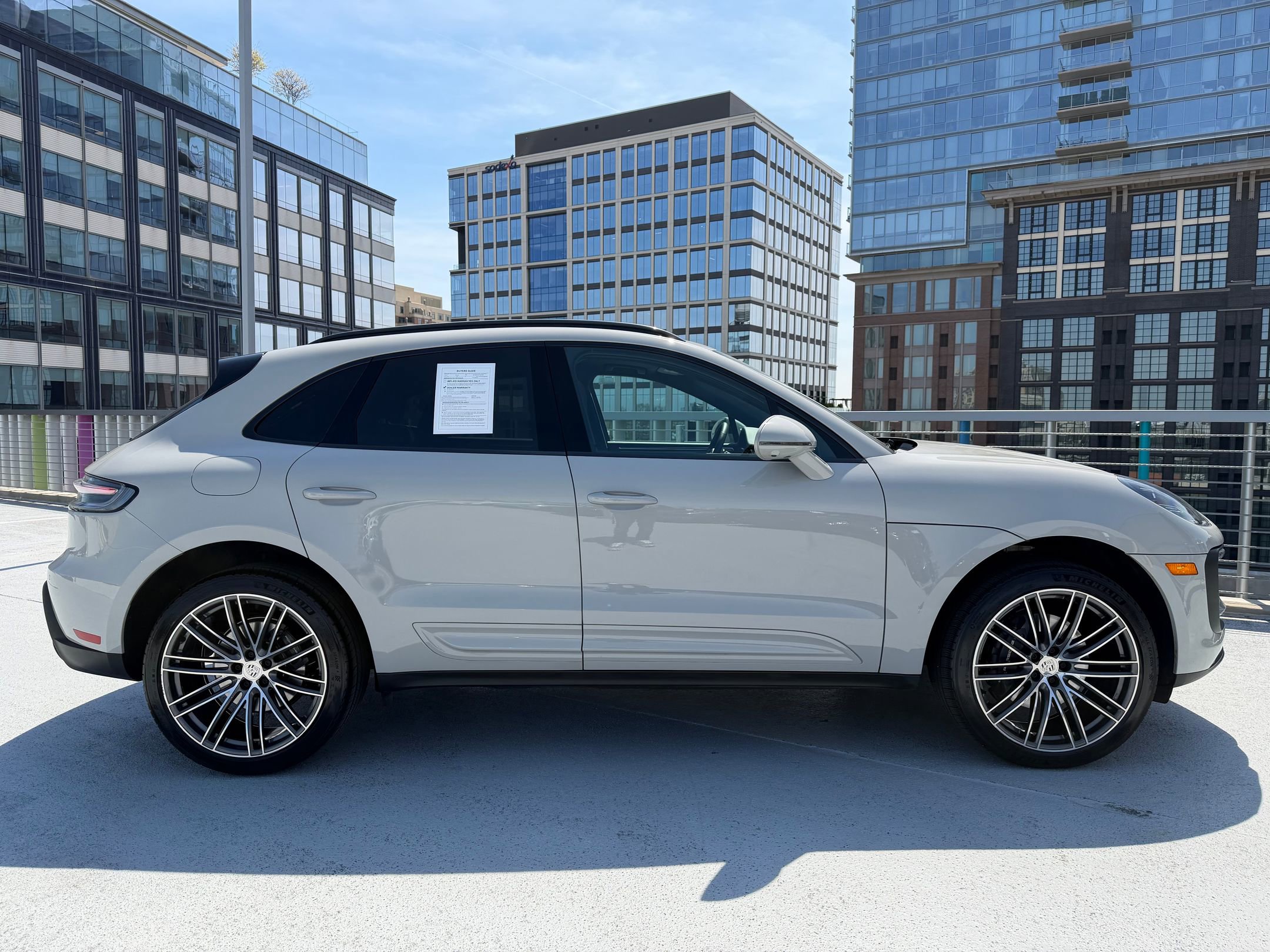 2026 Porsche Macan - Photo 8