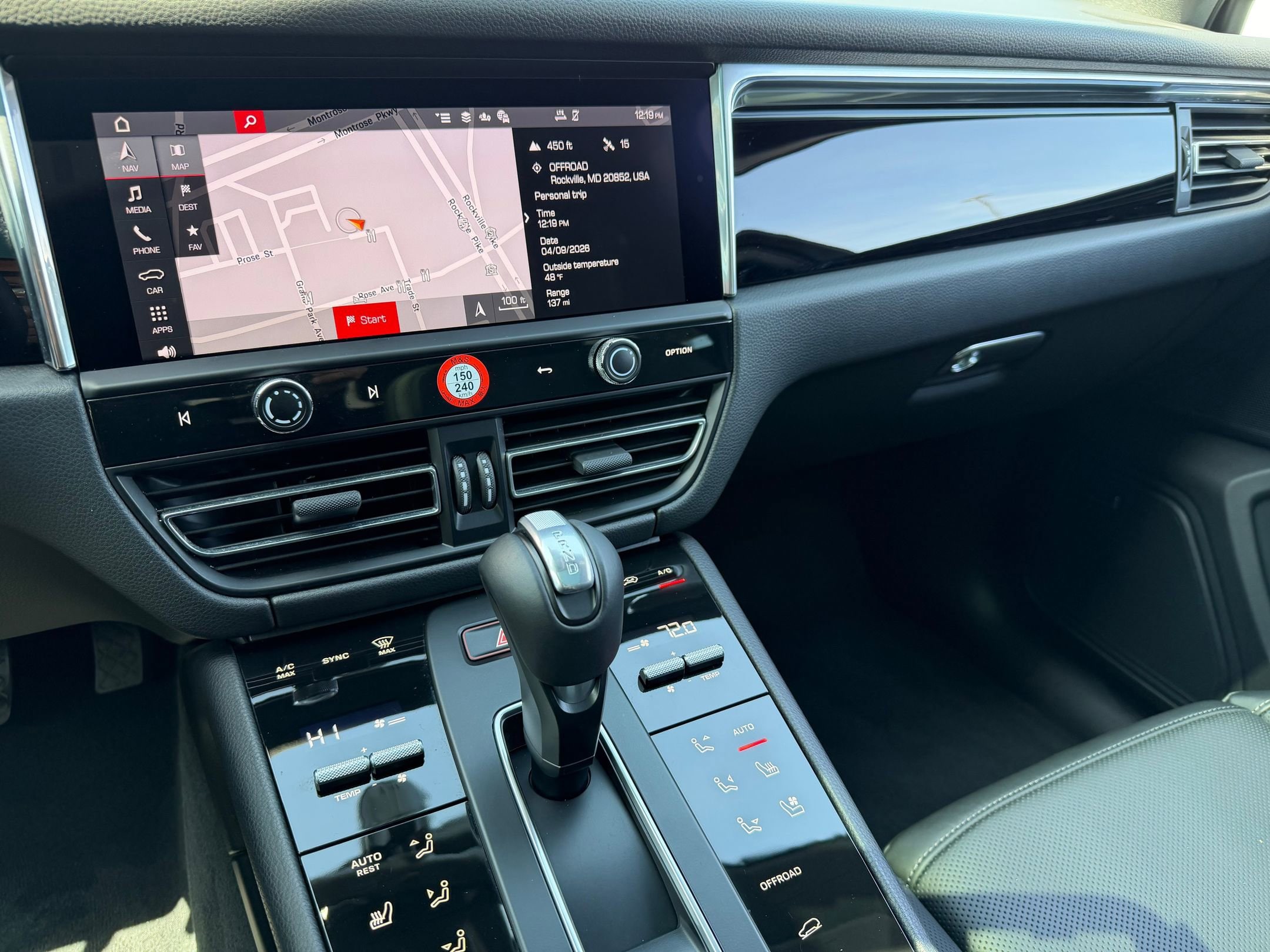 2026 Porsche Macan - Photo 28
