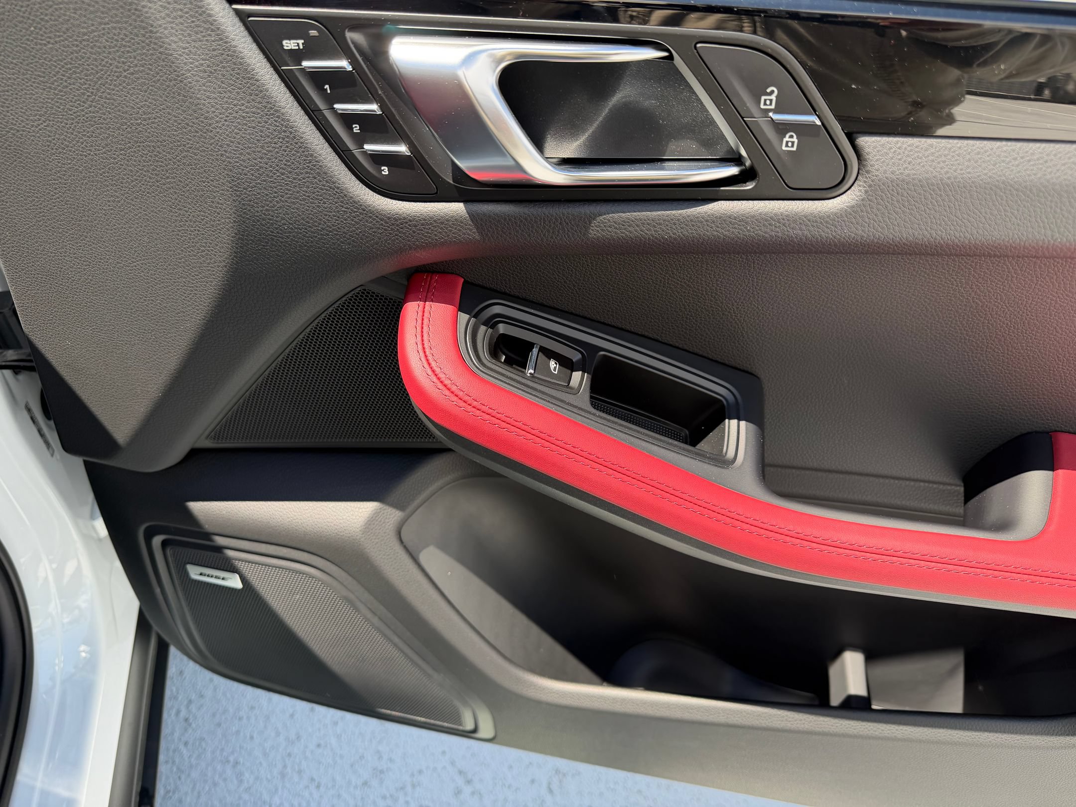 2026 Porsche Macan T - Photo 18