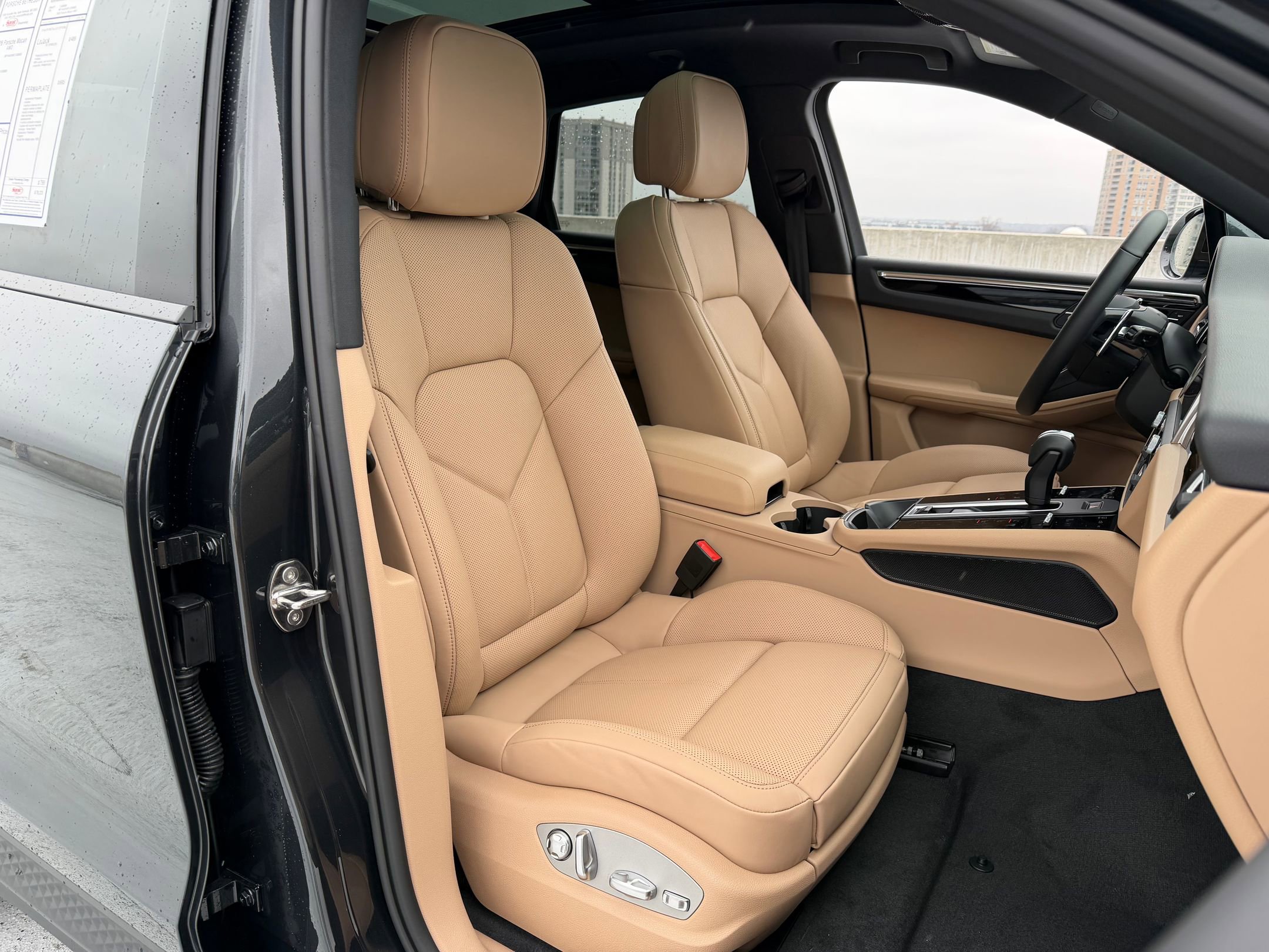 2026 Porsche Macan T - Photo 14