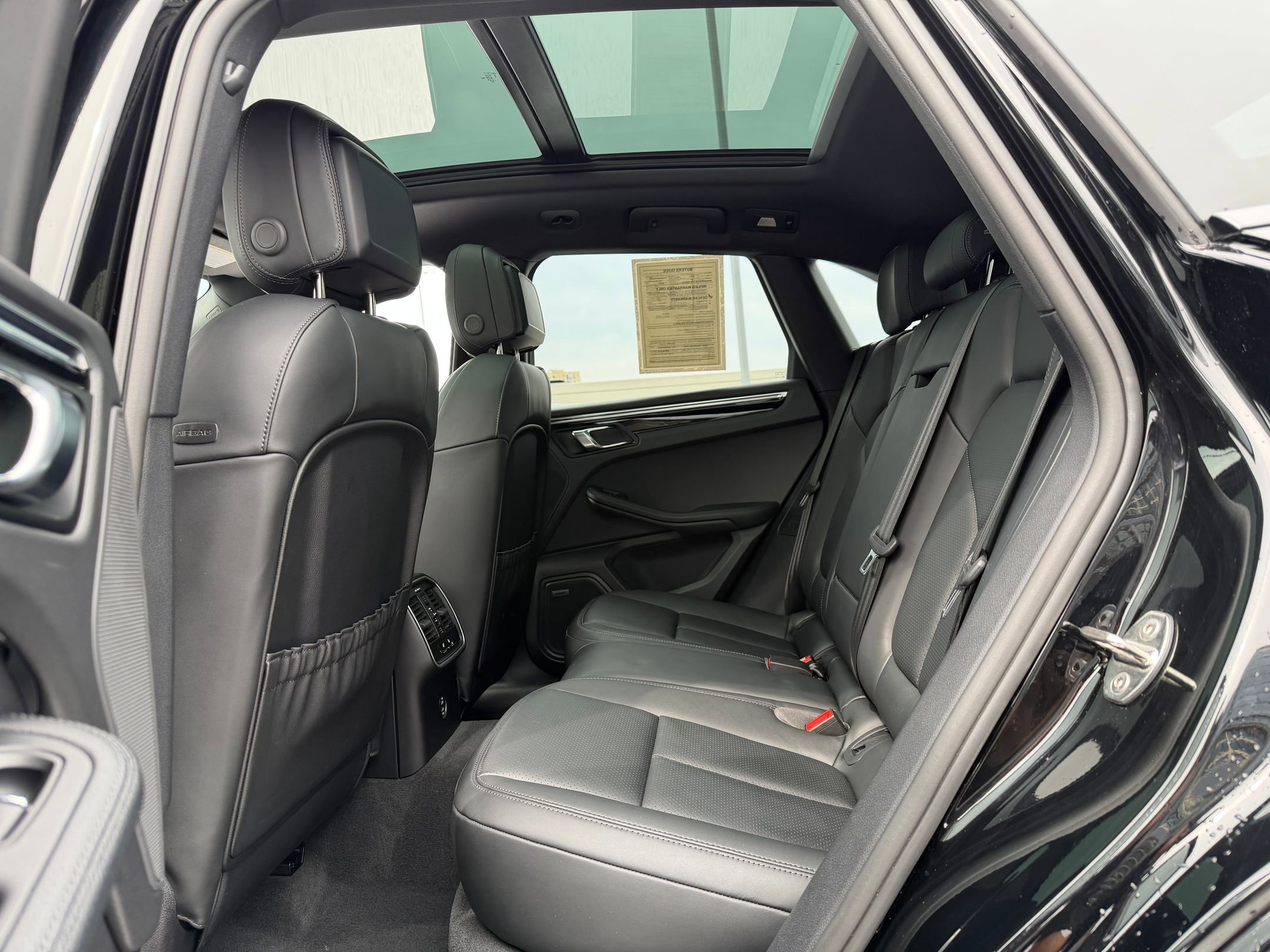 2026 Porsche Macan T - Photo 21