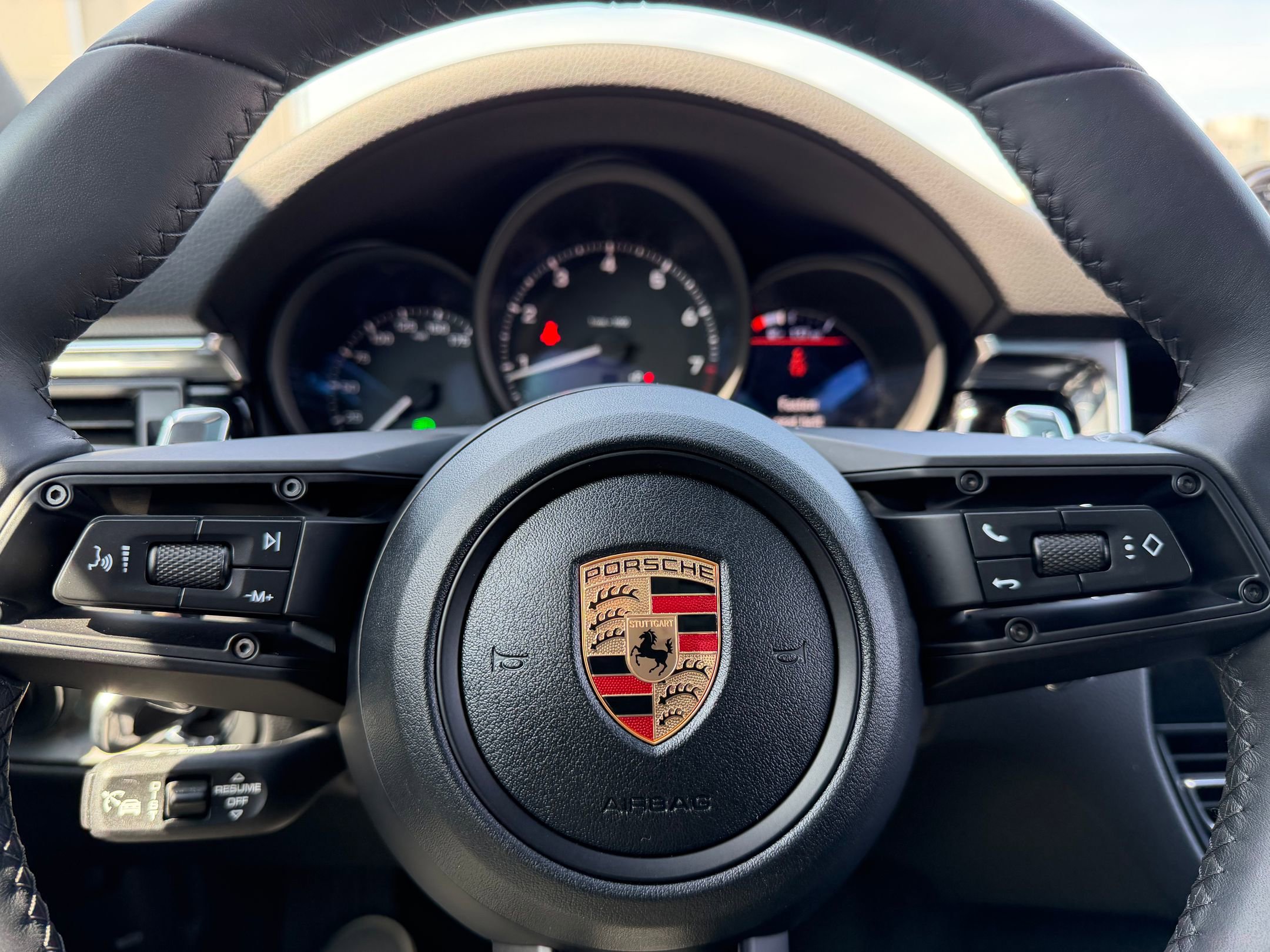 2026 Porsche Macan - Photo 33