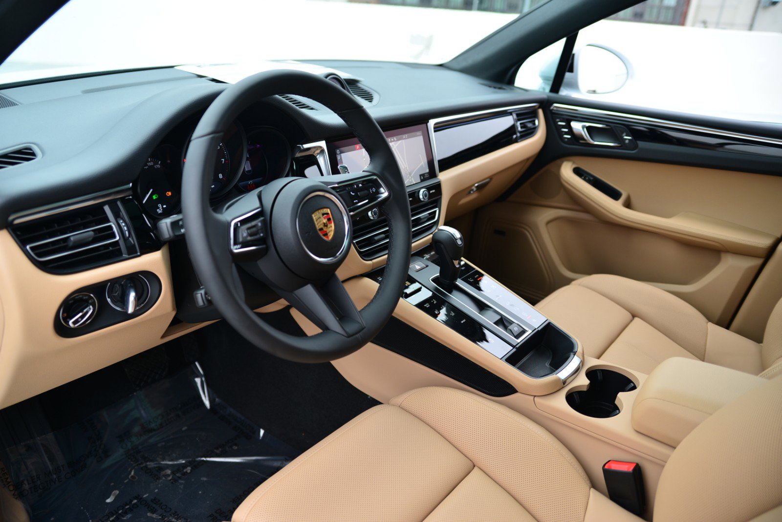2025 Porsche Macan S photo 4