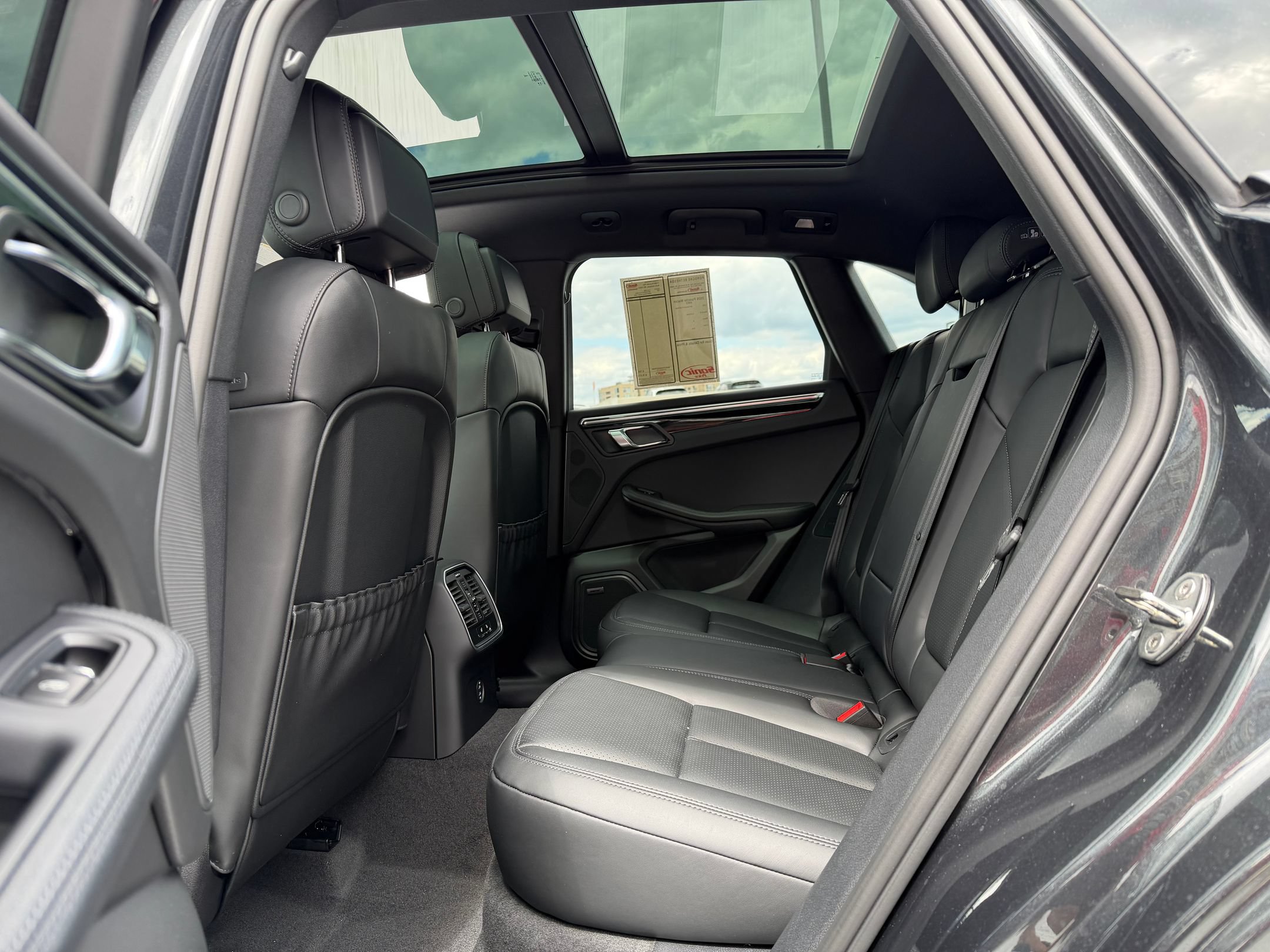 2026 Porsche Macan T - Photo 21