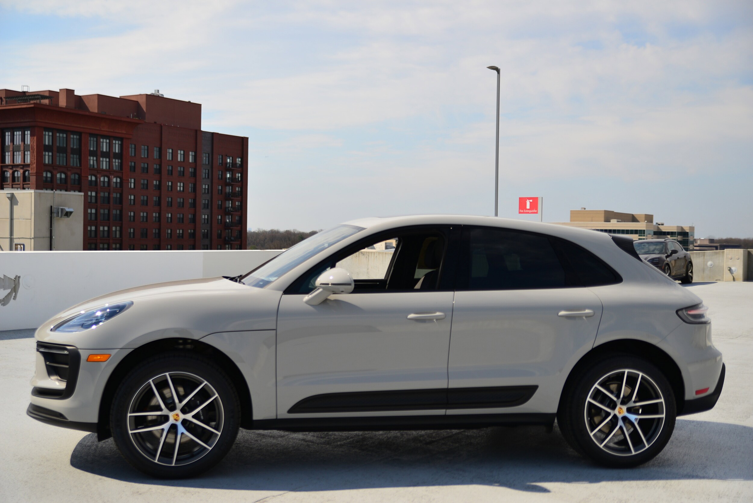 2025 Porsche Macan S photo 2