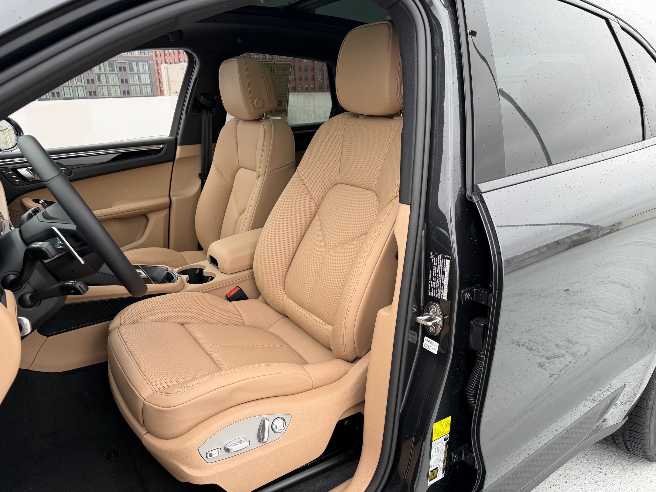2026 Porsche Macan T - Photo 5
