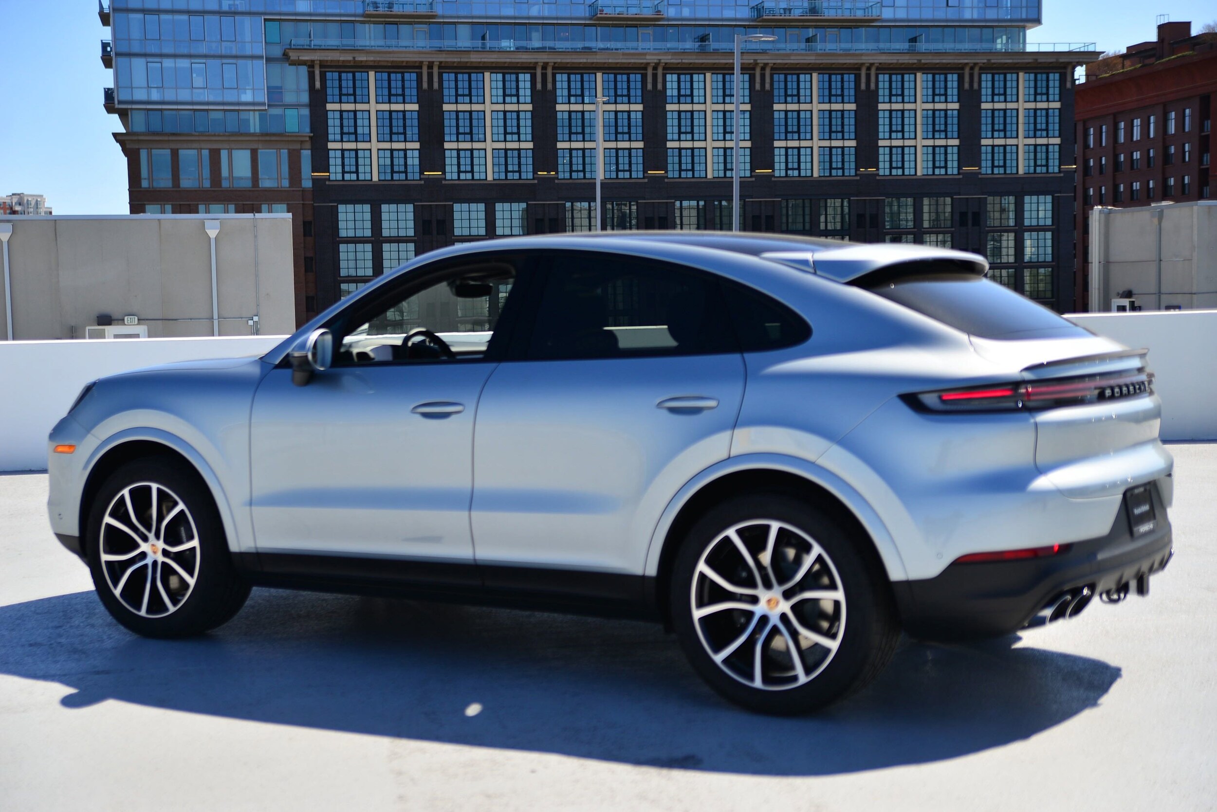 2025 Porsche Cayenne Coupe photo 3