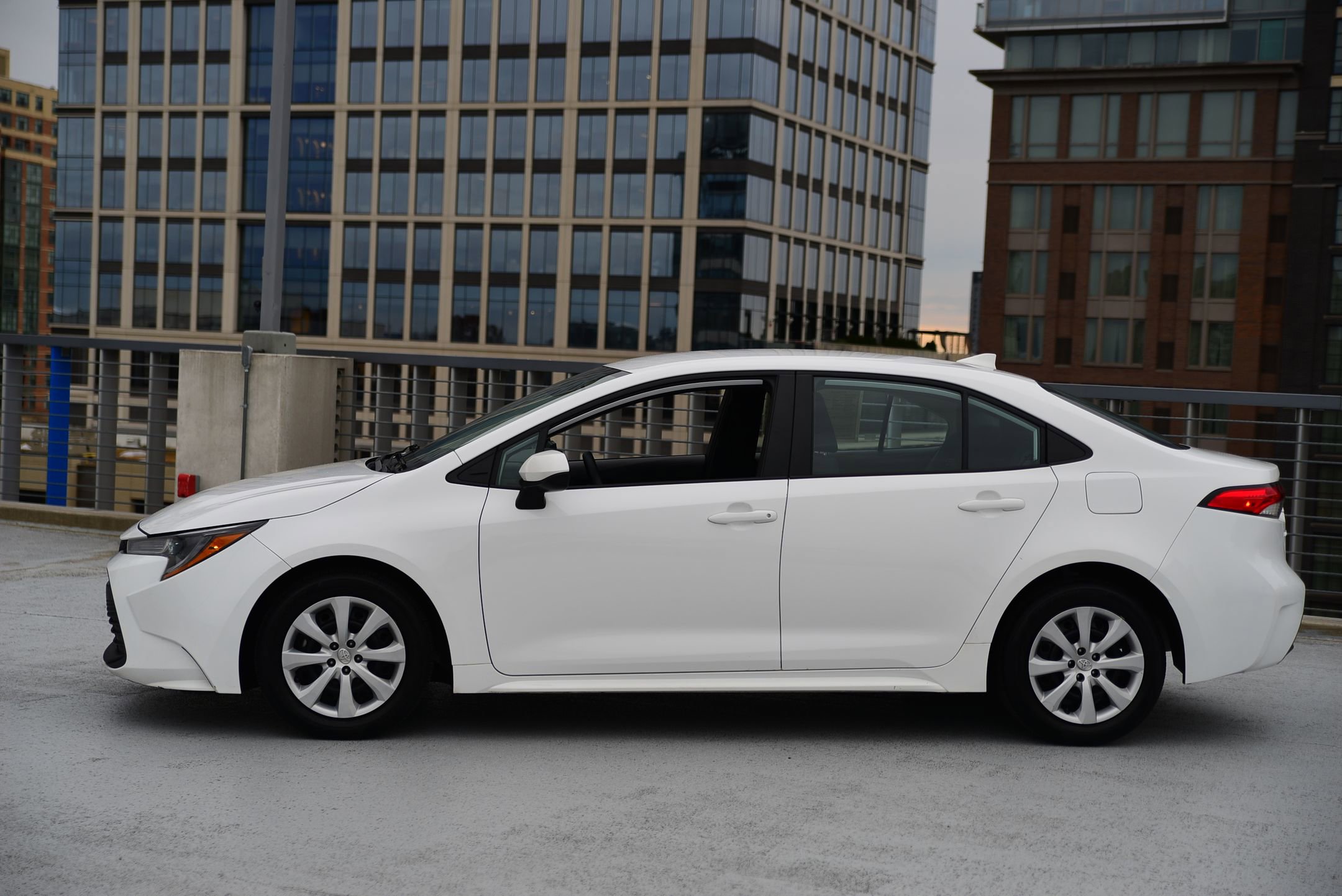 2023 Toyota Corolla LE photo 2