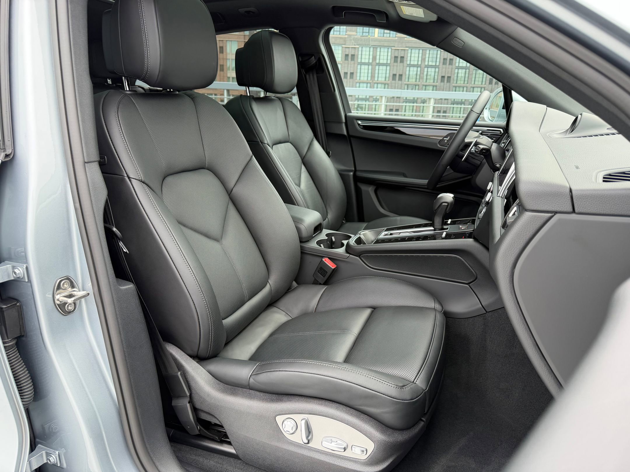 2026 Porsche Macan - Photo 14