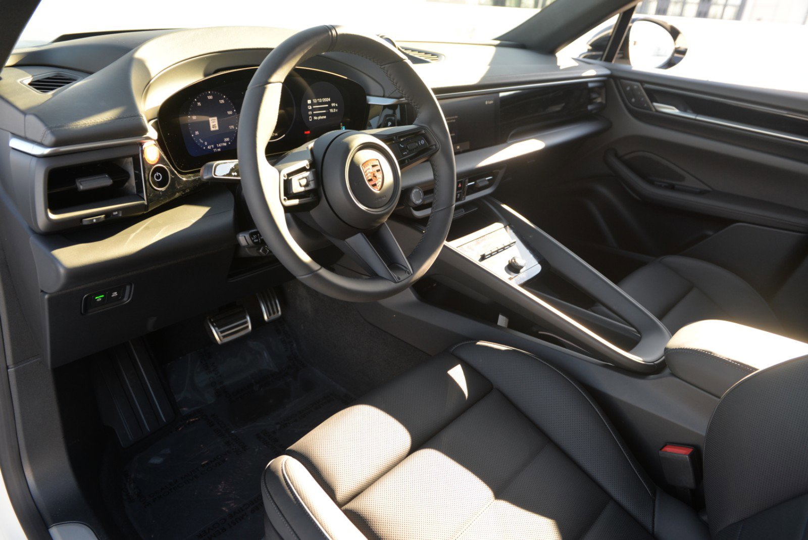 2025 Porsche Macan photo 4