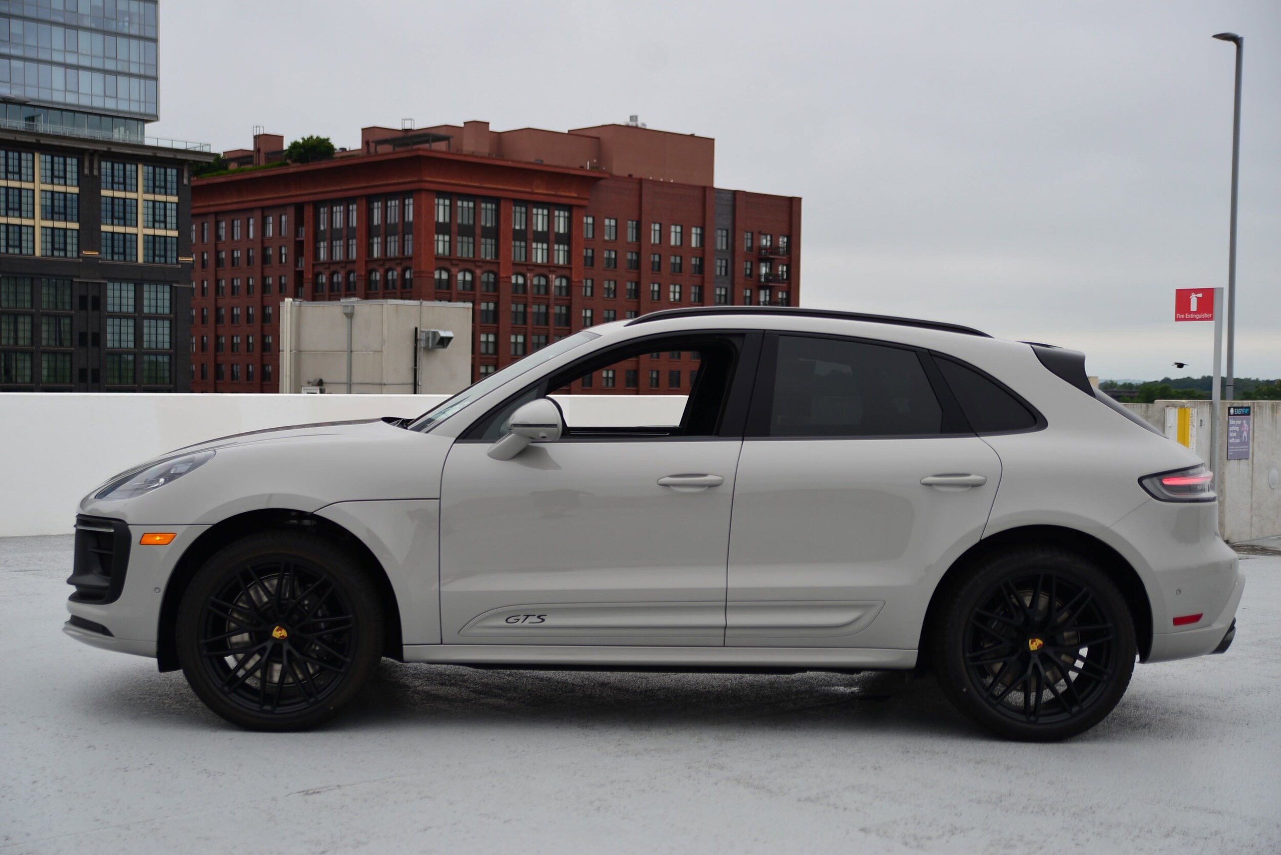 2025 Porsche Macan GTS photo 2