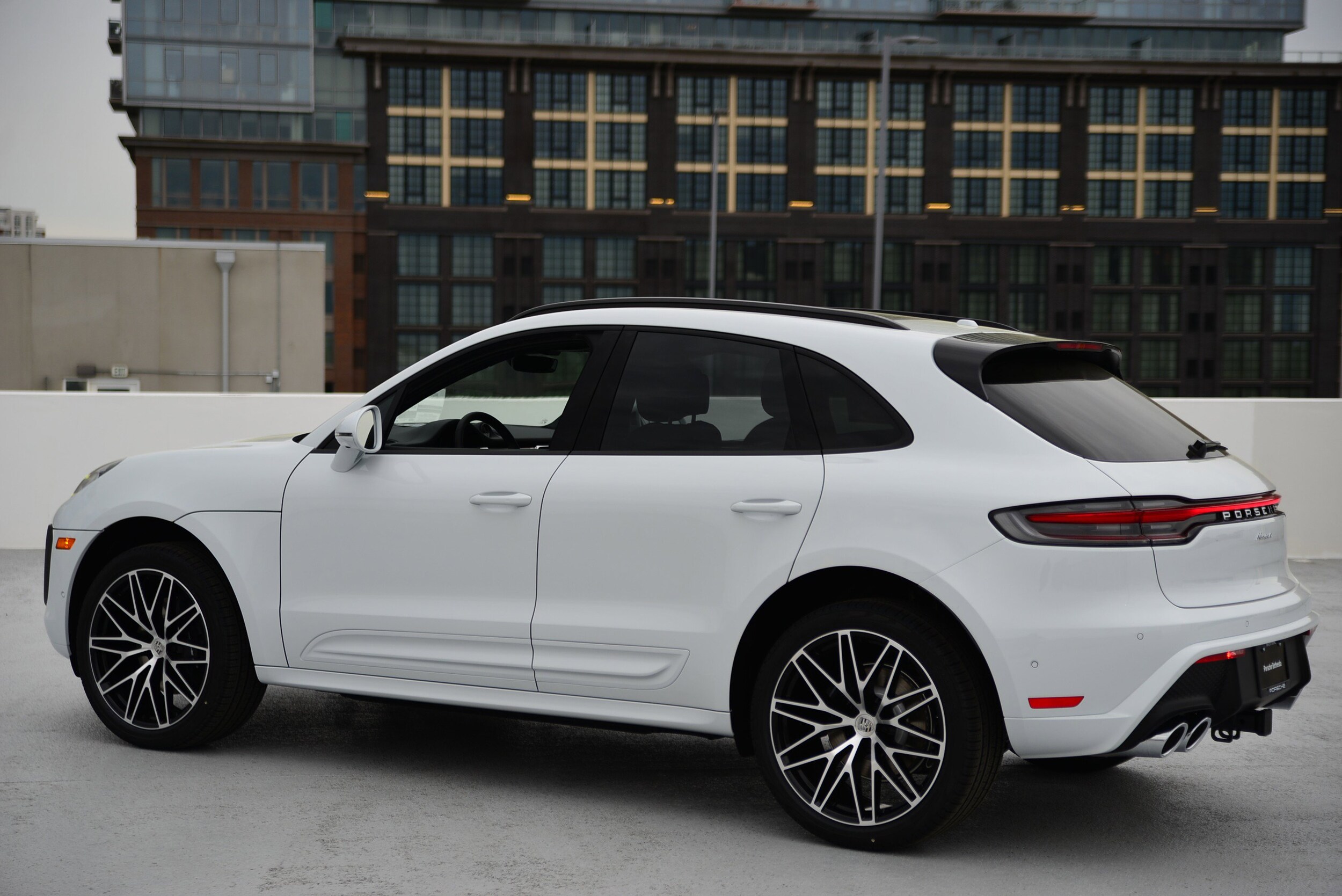 2025 Porsche Macan T photo 3