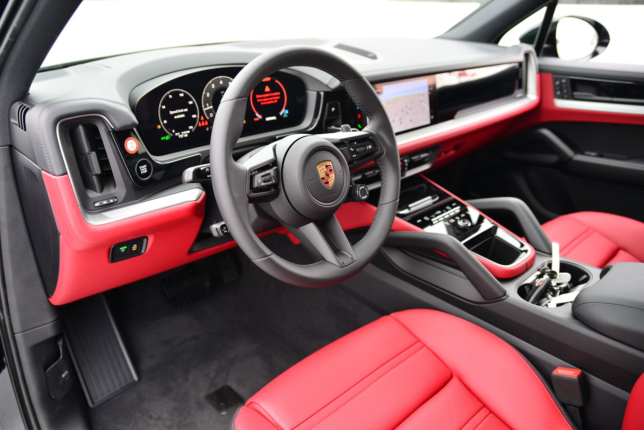 2025 Porsche Cayenne photo 4