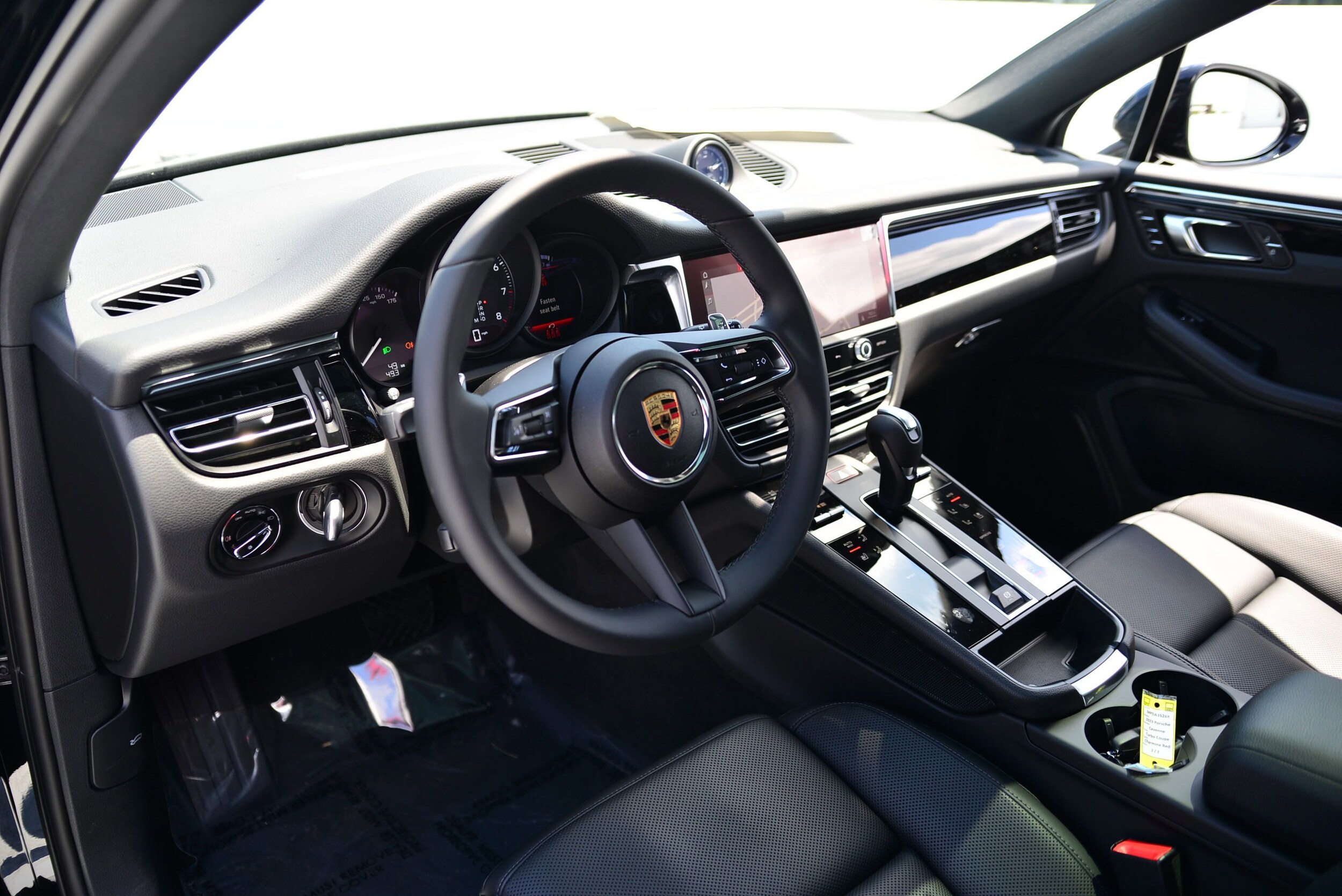 2025 Porsche Macan T photo 4