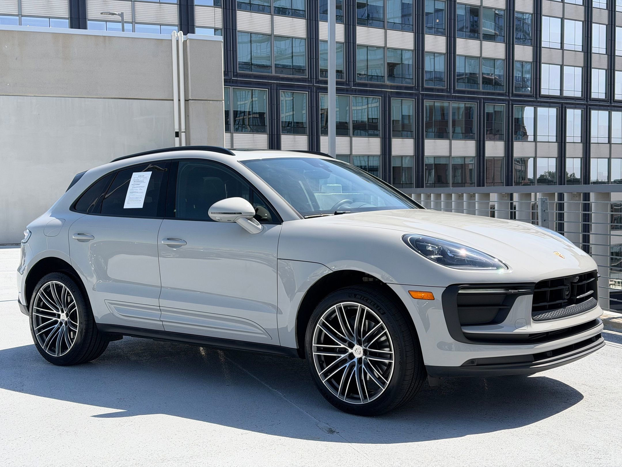 2026 Porsche Macan - Photo 9