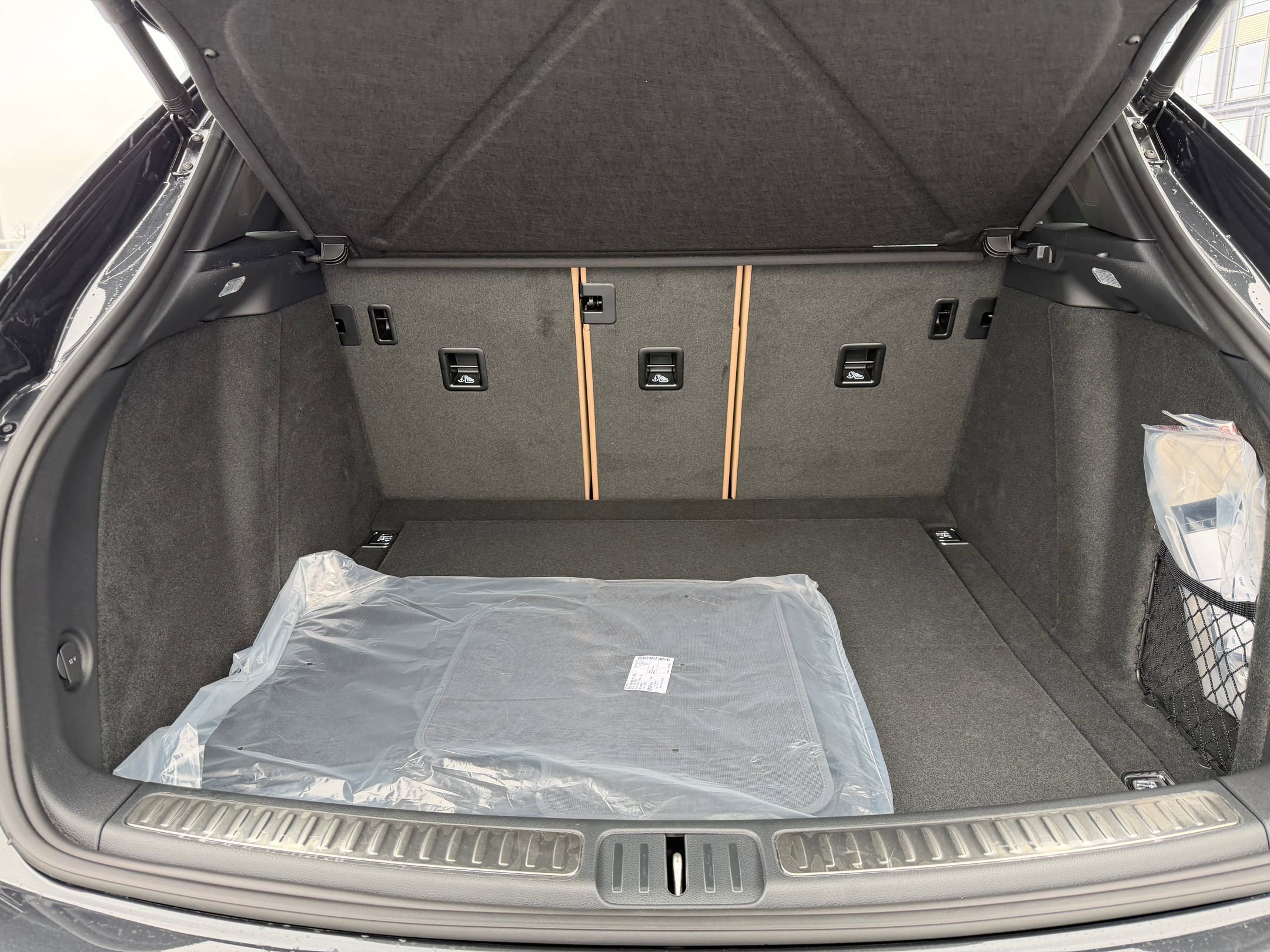 2026 Porsche Macan T - Photo 21