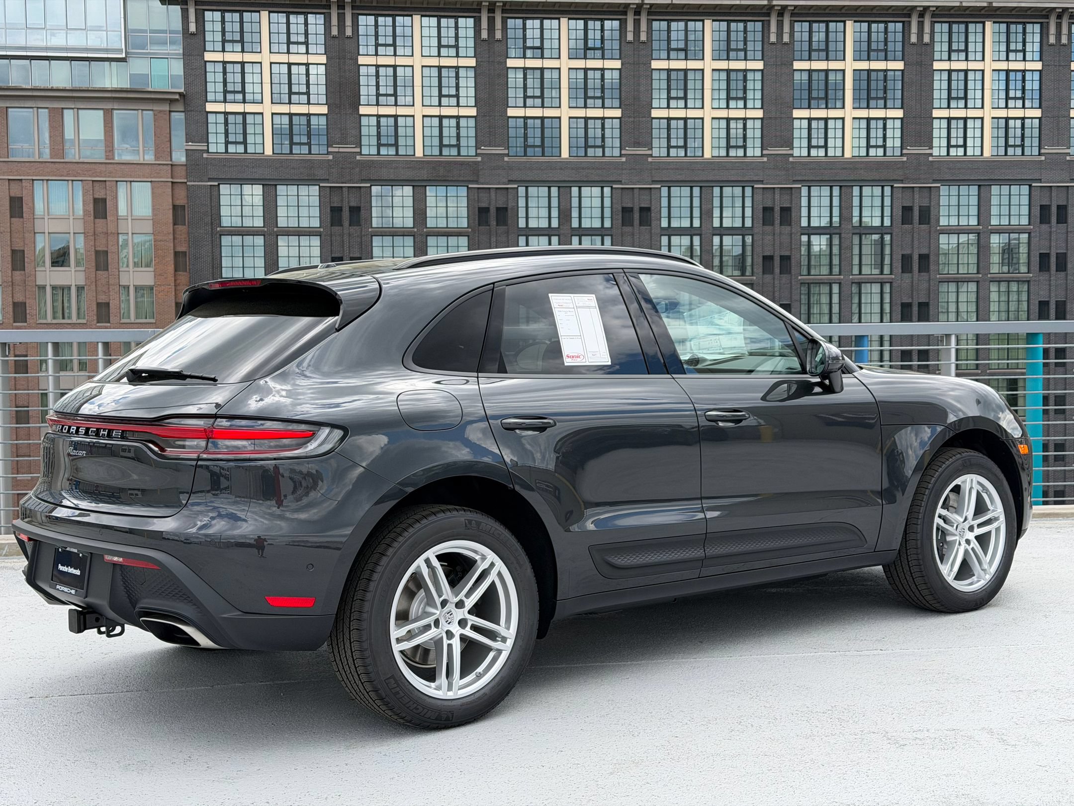 2026 Porsche Macan T - Photo 7