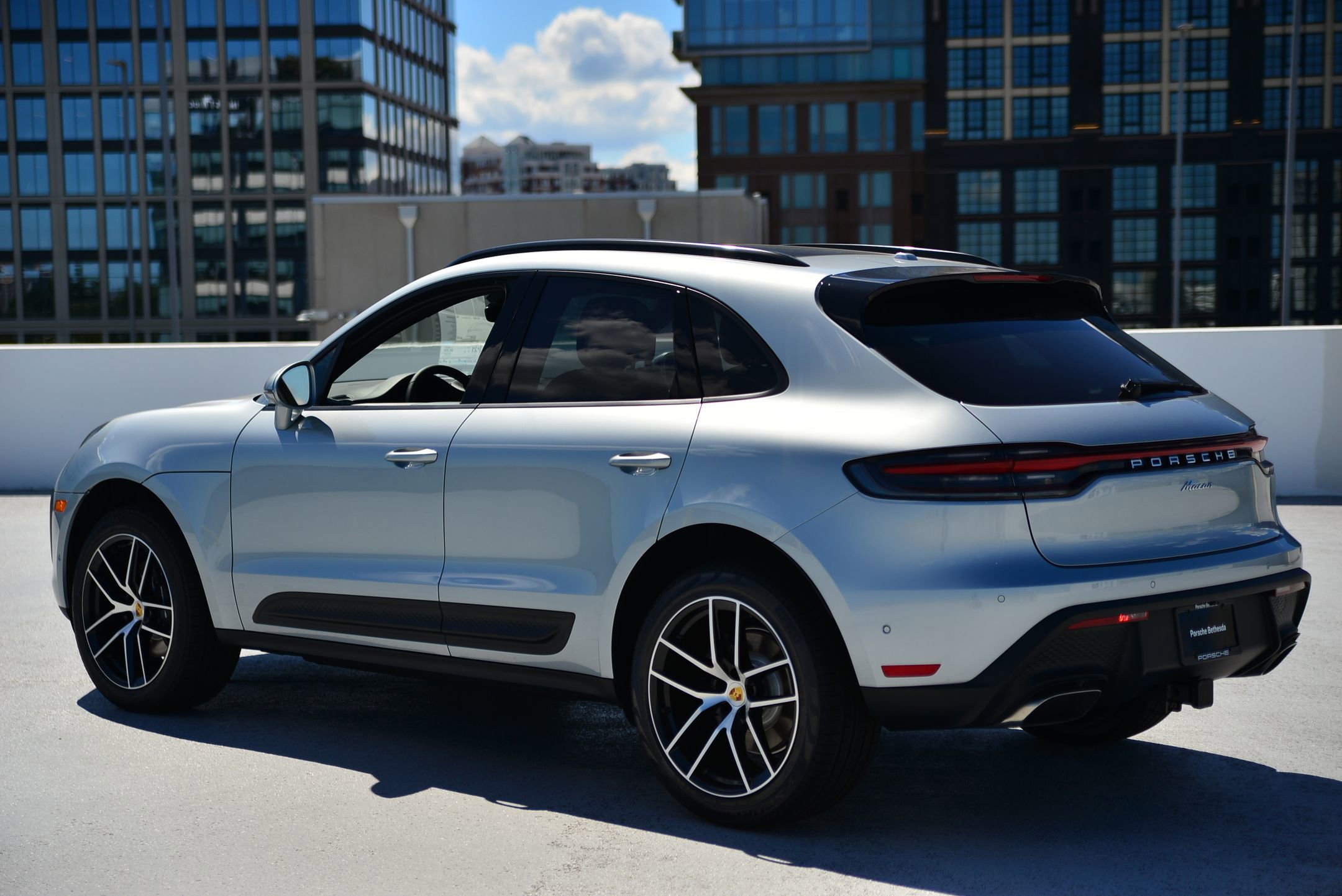 2026 Porsche Macan T photo 2