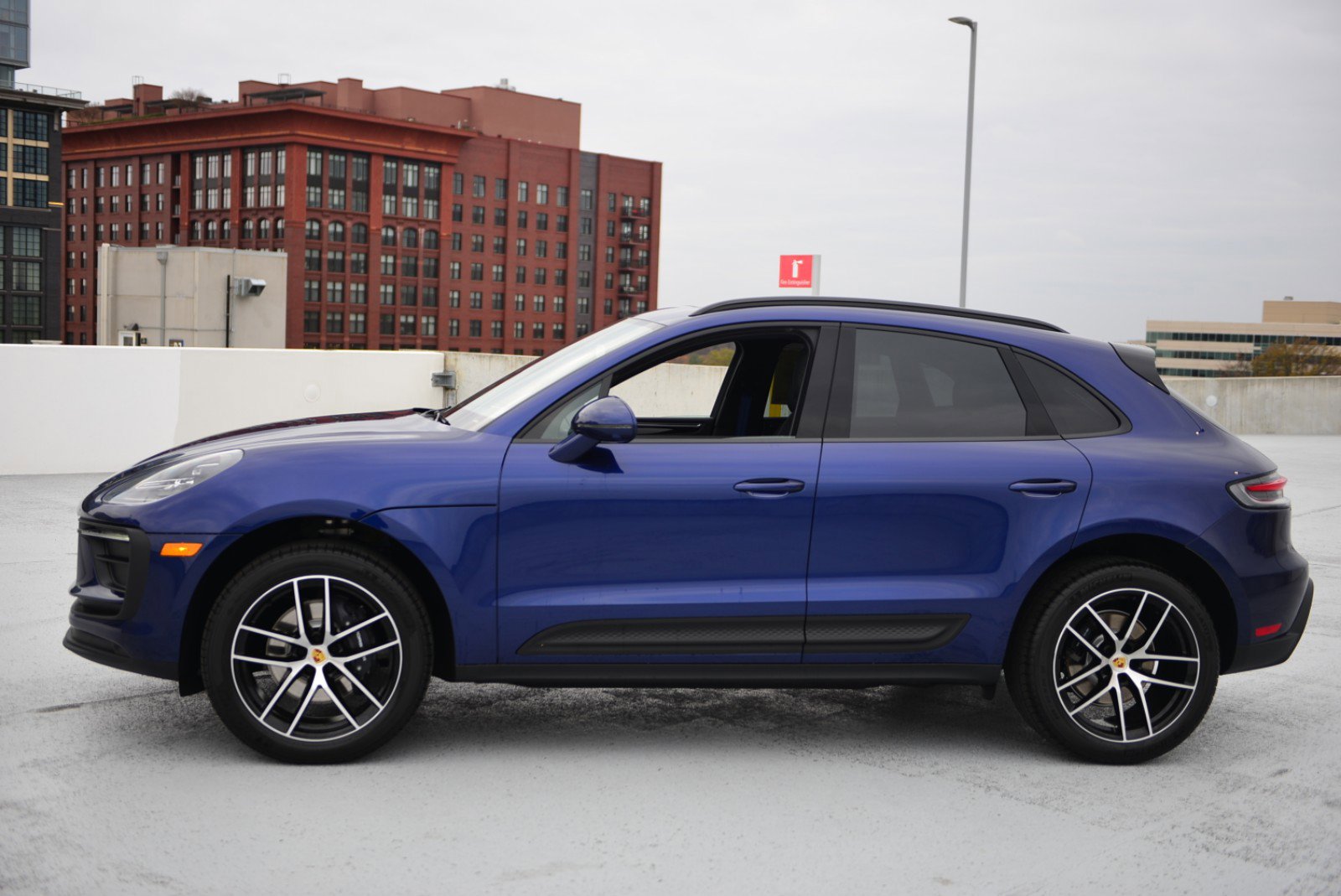 2025 Porsche Macan S photo 2
