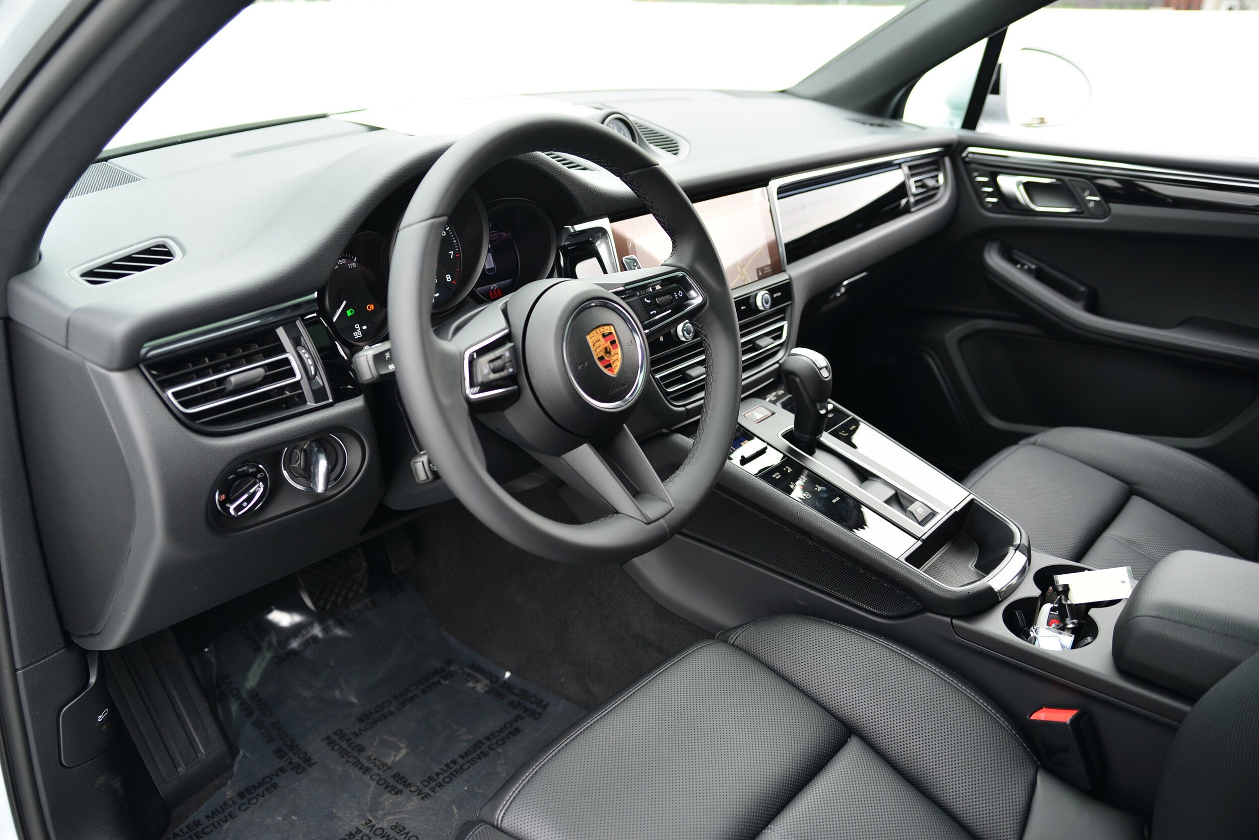 2025 Porsche Macan T photo 4